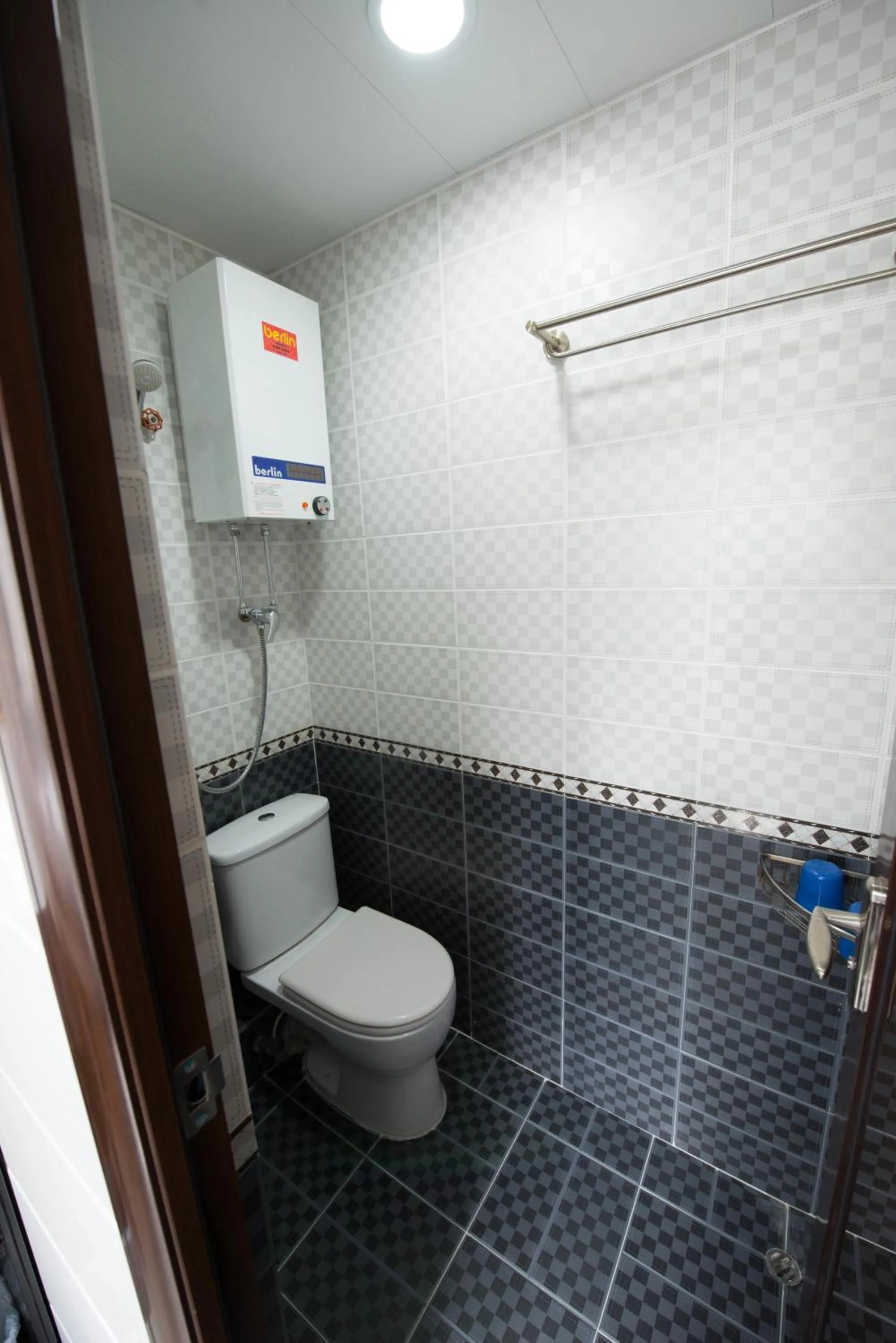 Shower, Bathroom in Icon Inn