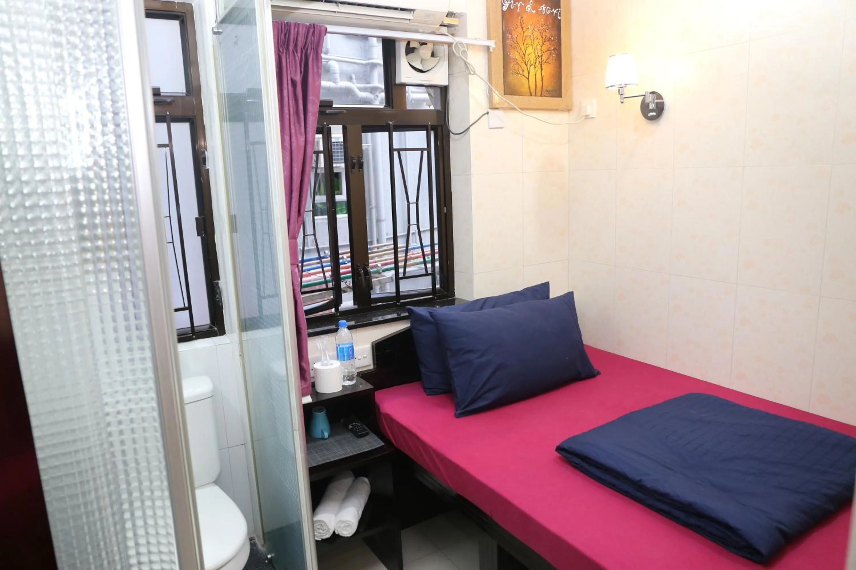 Bedroom, Seating Area in Icon Inn