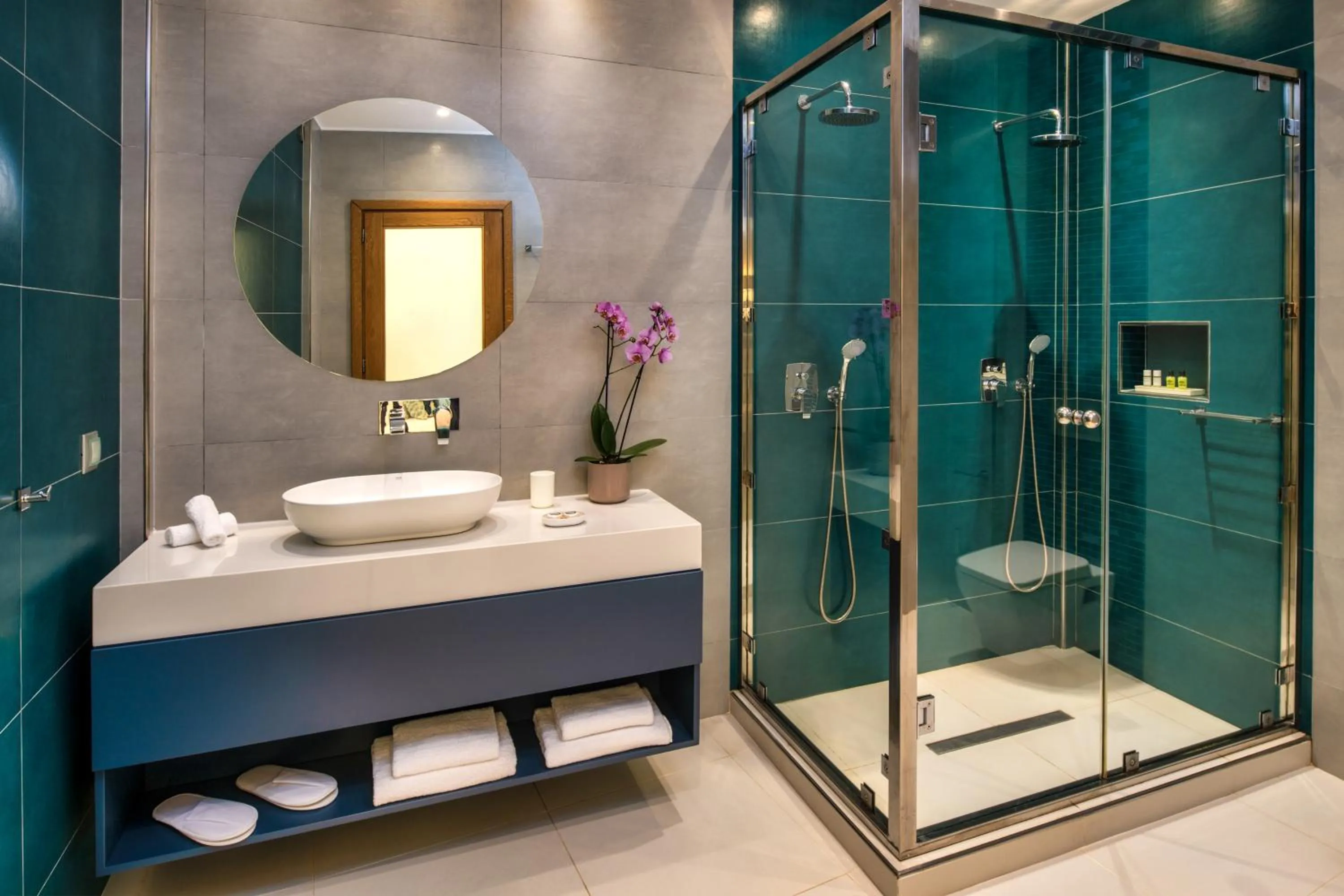 Shower in Aura Suites