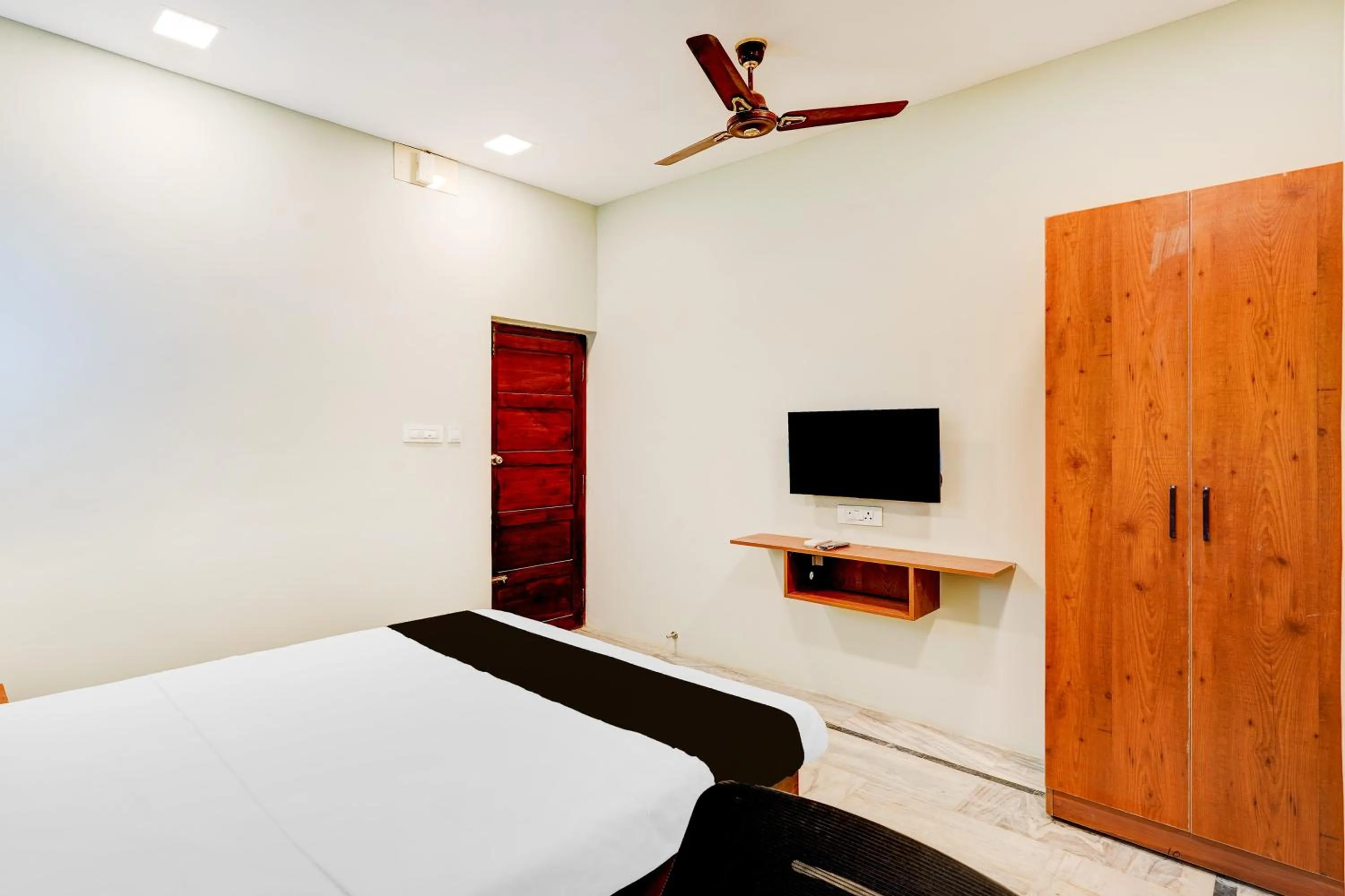 Bedroom, Bed in Super Collection O Vadapalani Formerly Mahalakshmi Inn
