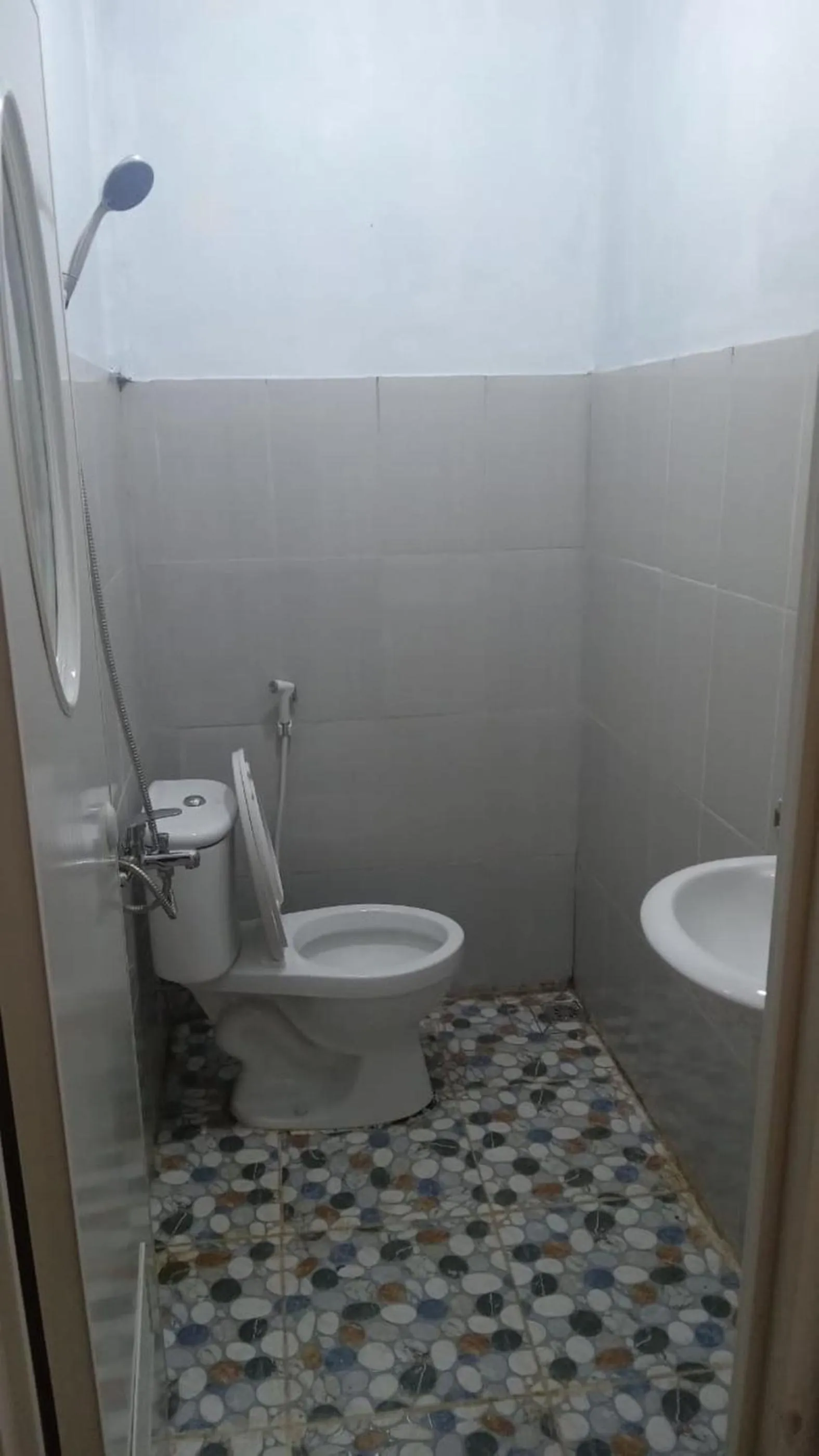 Bathroom in Hotel O Mamanu Sukadamai Residence