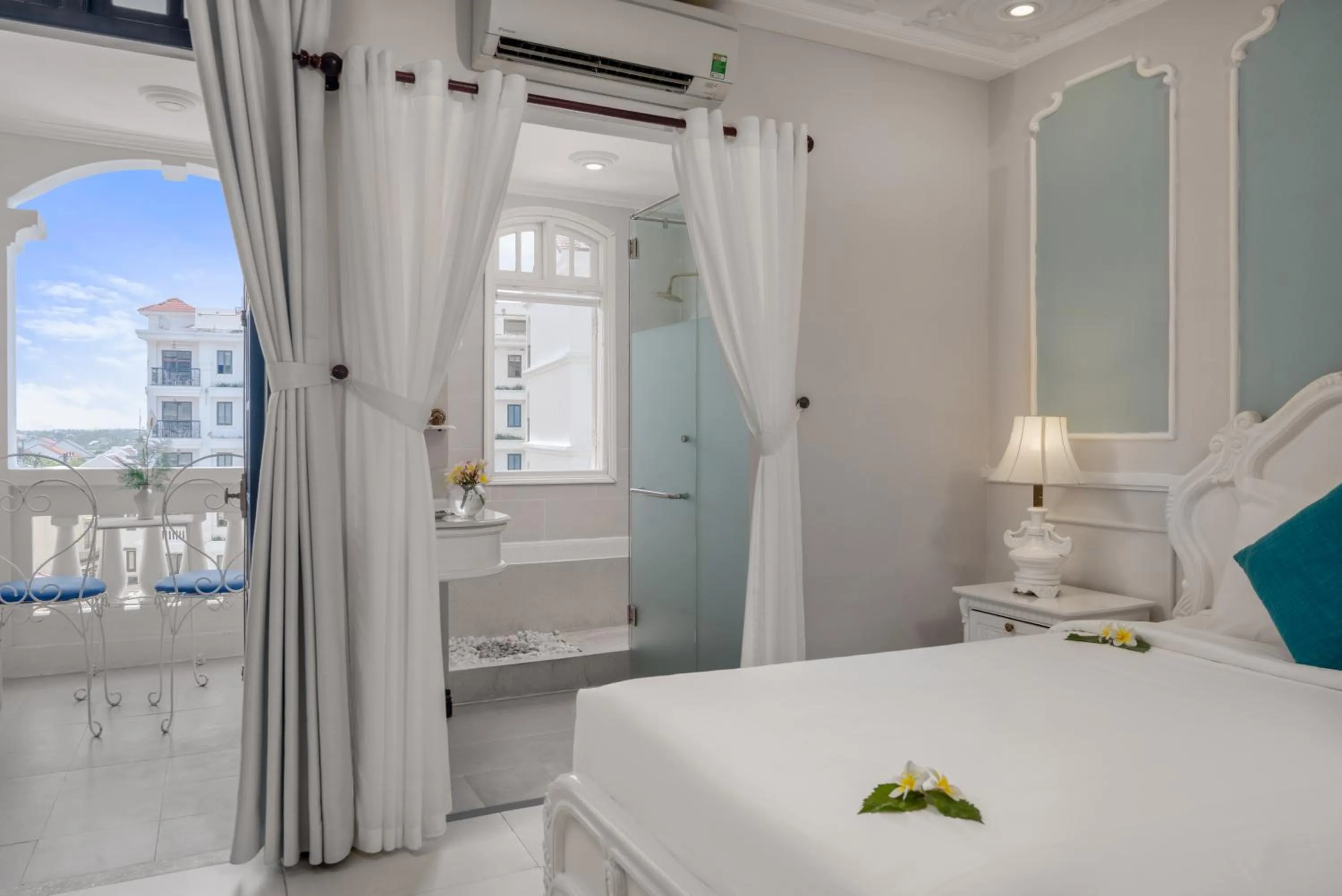 Shower, Bed in Hoi An Garden Palace and Spa - A Boutique Inspired by Nature