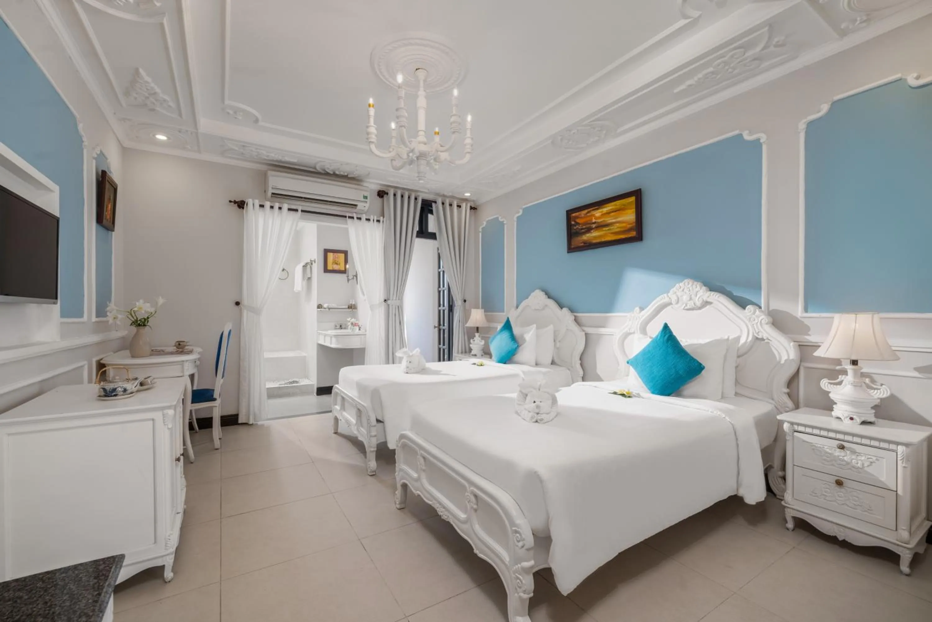 Bed in Hoi An Garden Palace and Spa - A Boutique Inspired by Nature