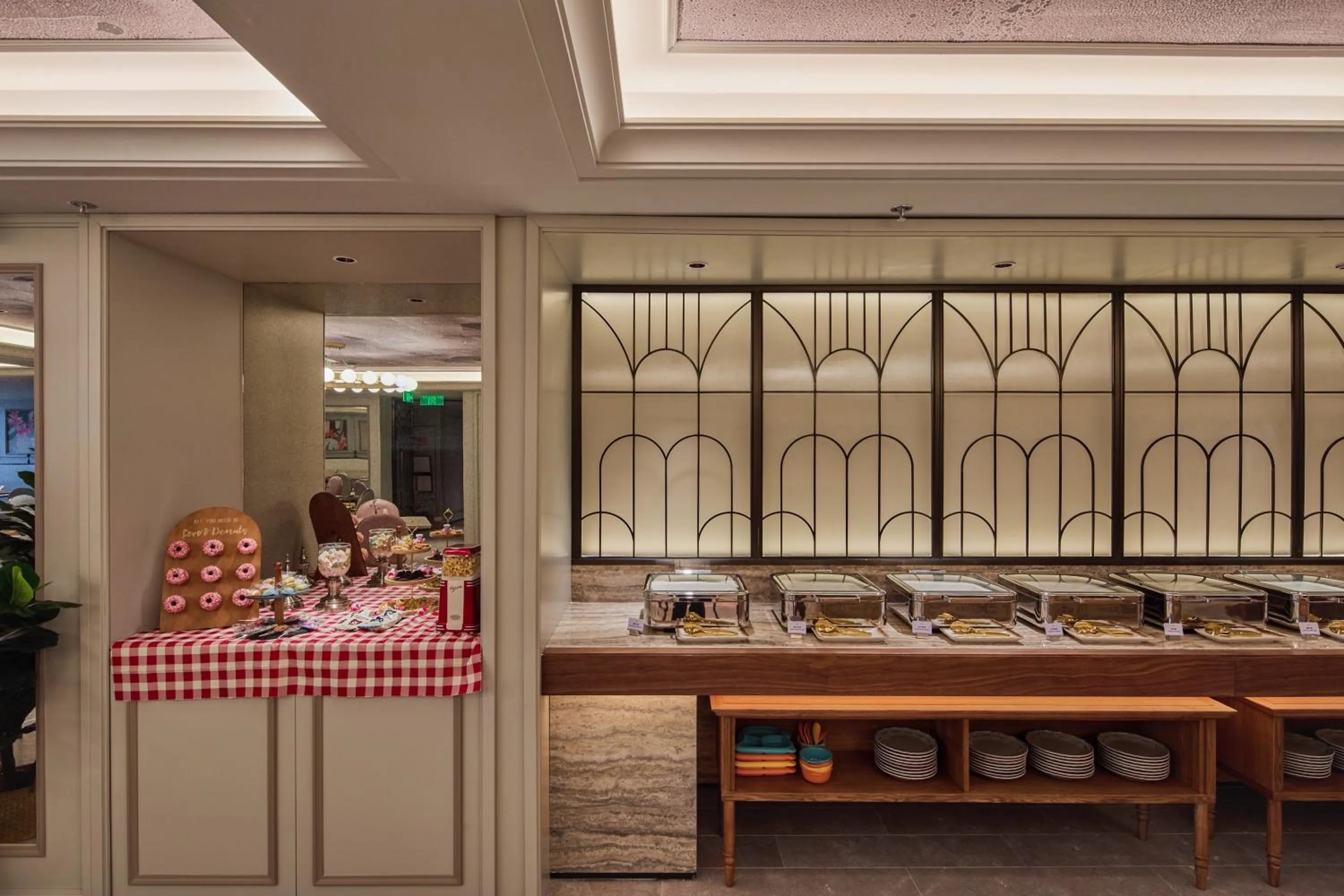 Restaurant/places to eat in Mercure Hangzhou West Lake Fengqi Road