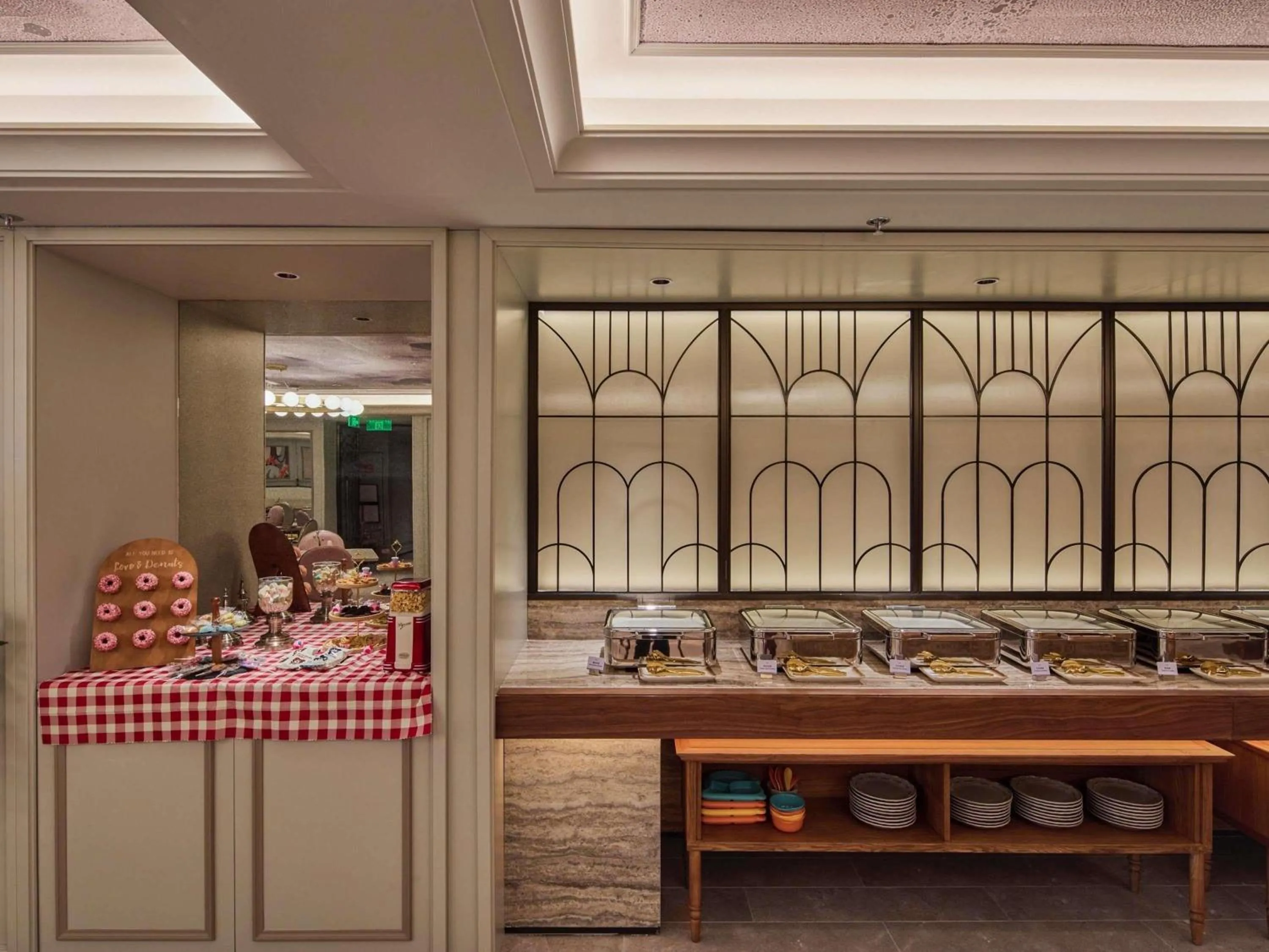 Restaurant/places to eat in Mercure Hangzhou West Lake Fengqi Road