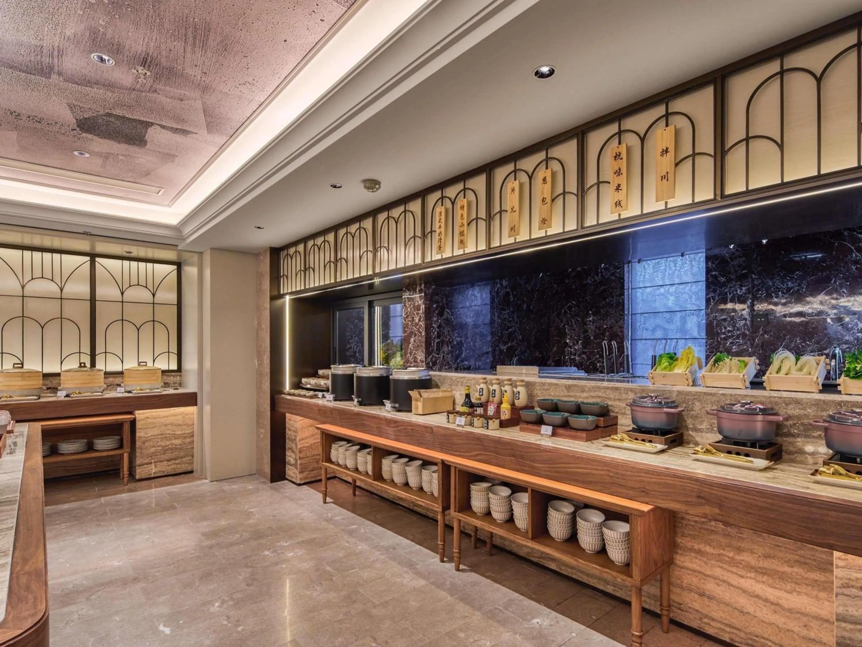 Restaurant/places to eat in Mercure Hangzhou West Lake Fengqi Road