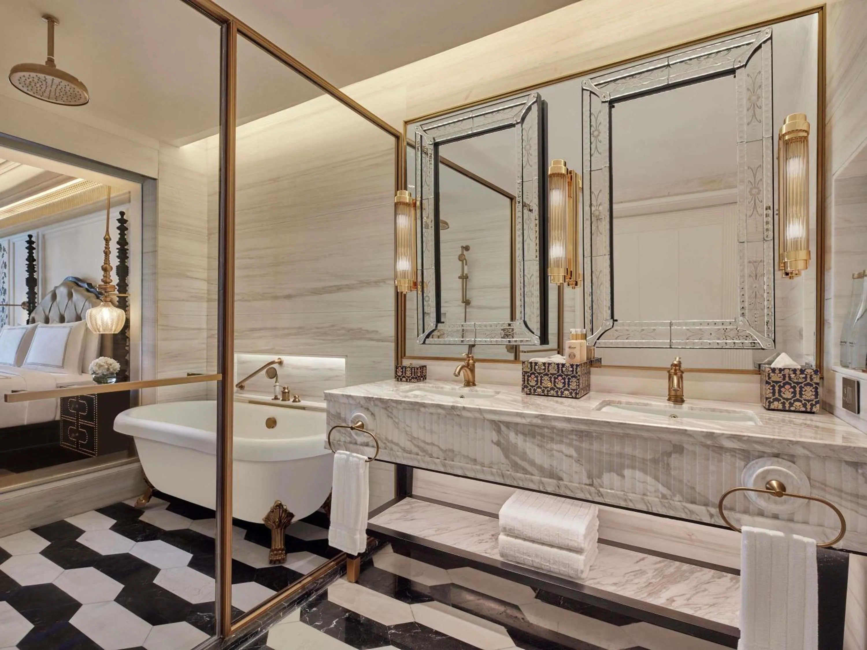 Bedroom, Bed in Fairmont Udaipur Palace