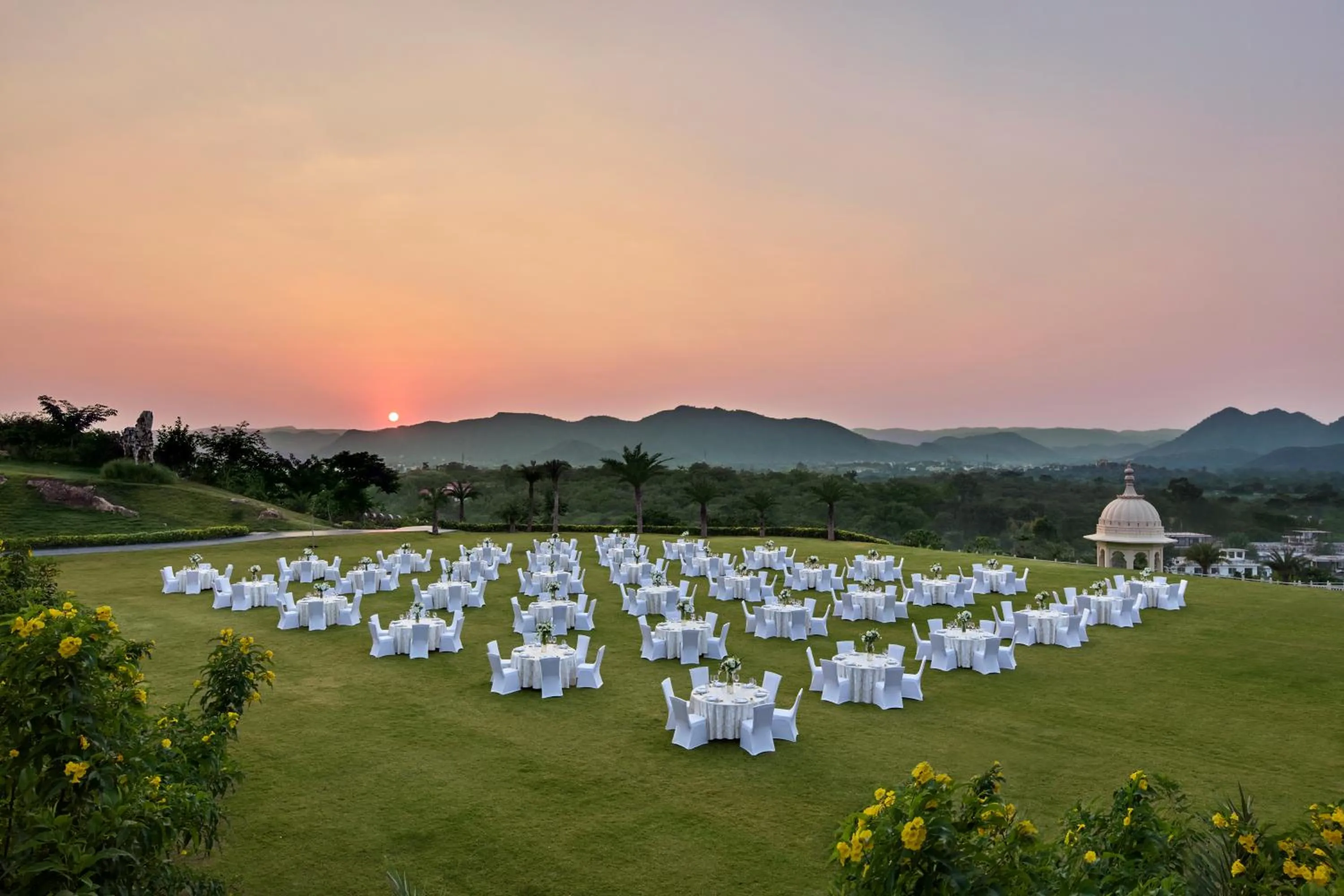 Restaurant/places to eat in Fairmont Udaipur Palace