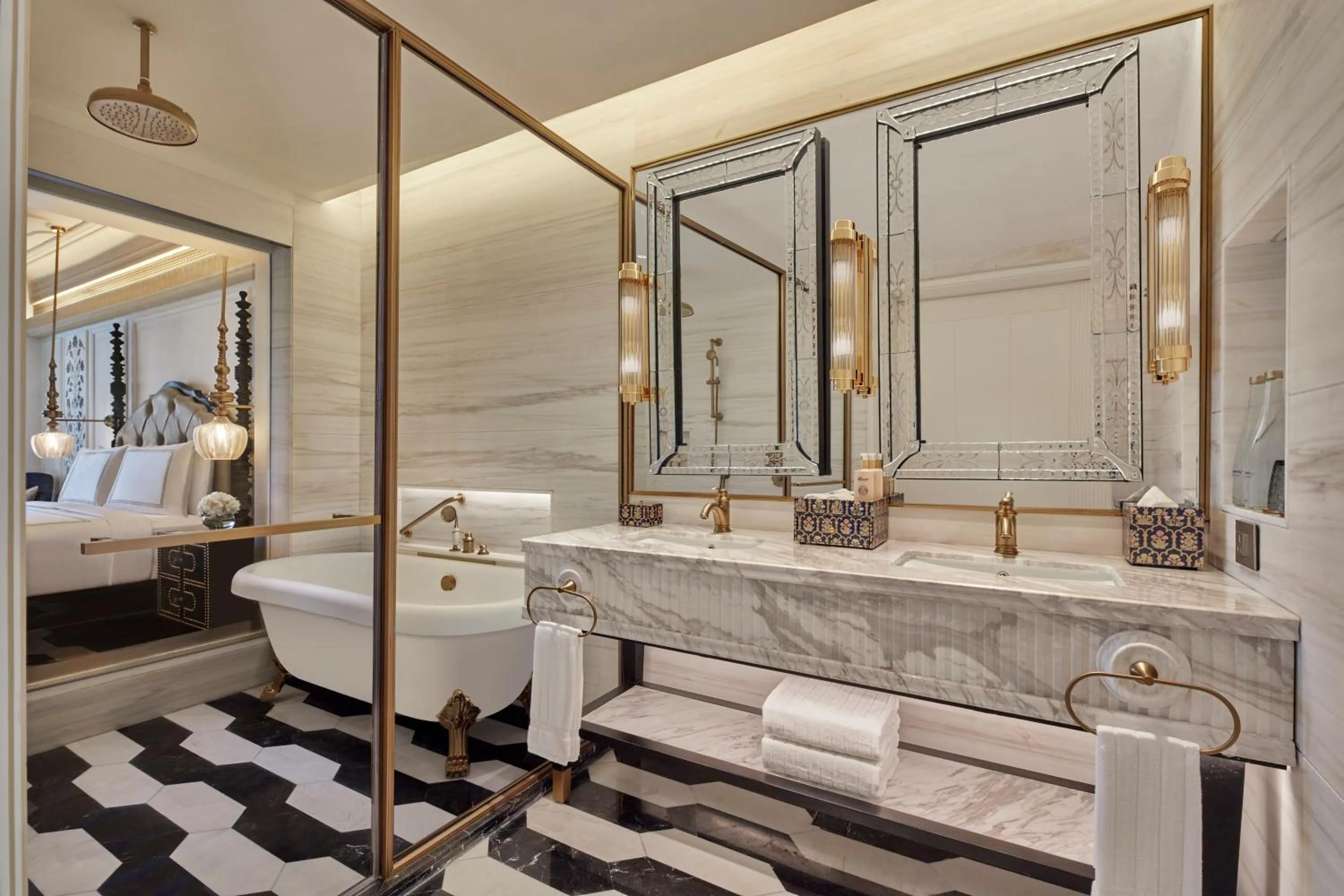 Hot Tub, Bed in Fairmont Udaipur Palace