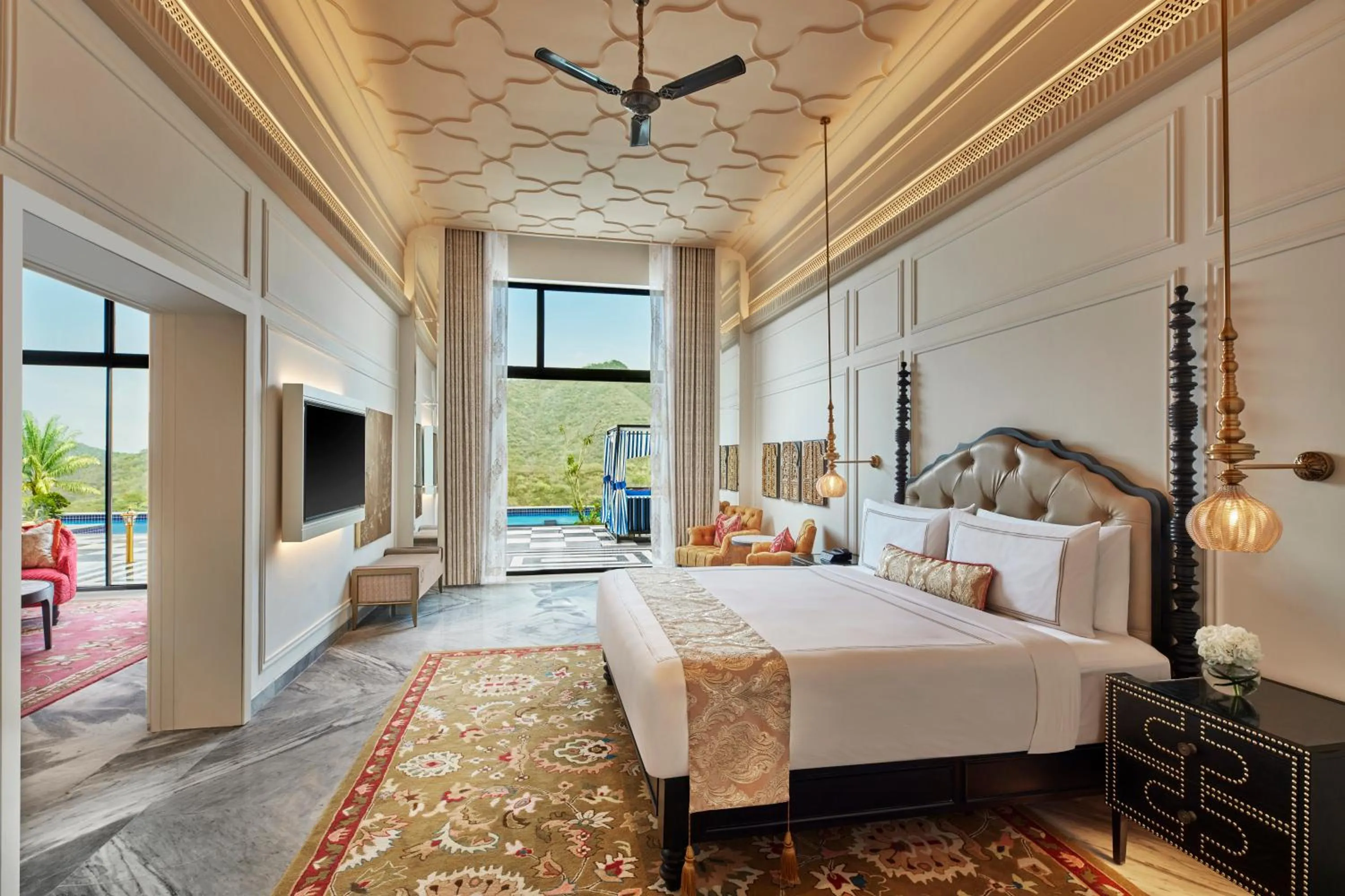 Bed in Fairmont Udaipur Palace