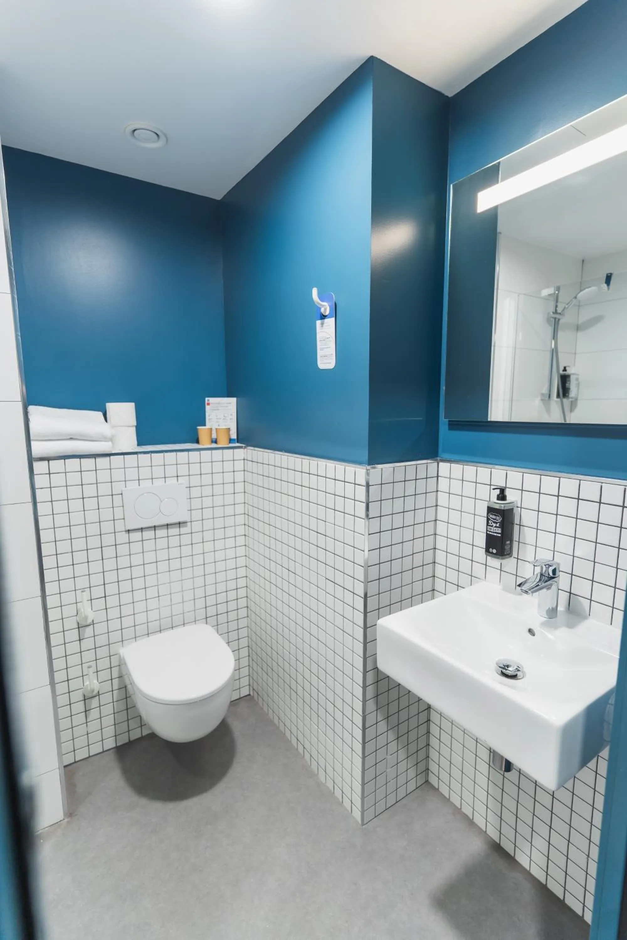 Bathroom in ibis budget Madrid Albasanz