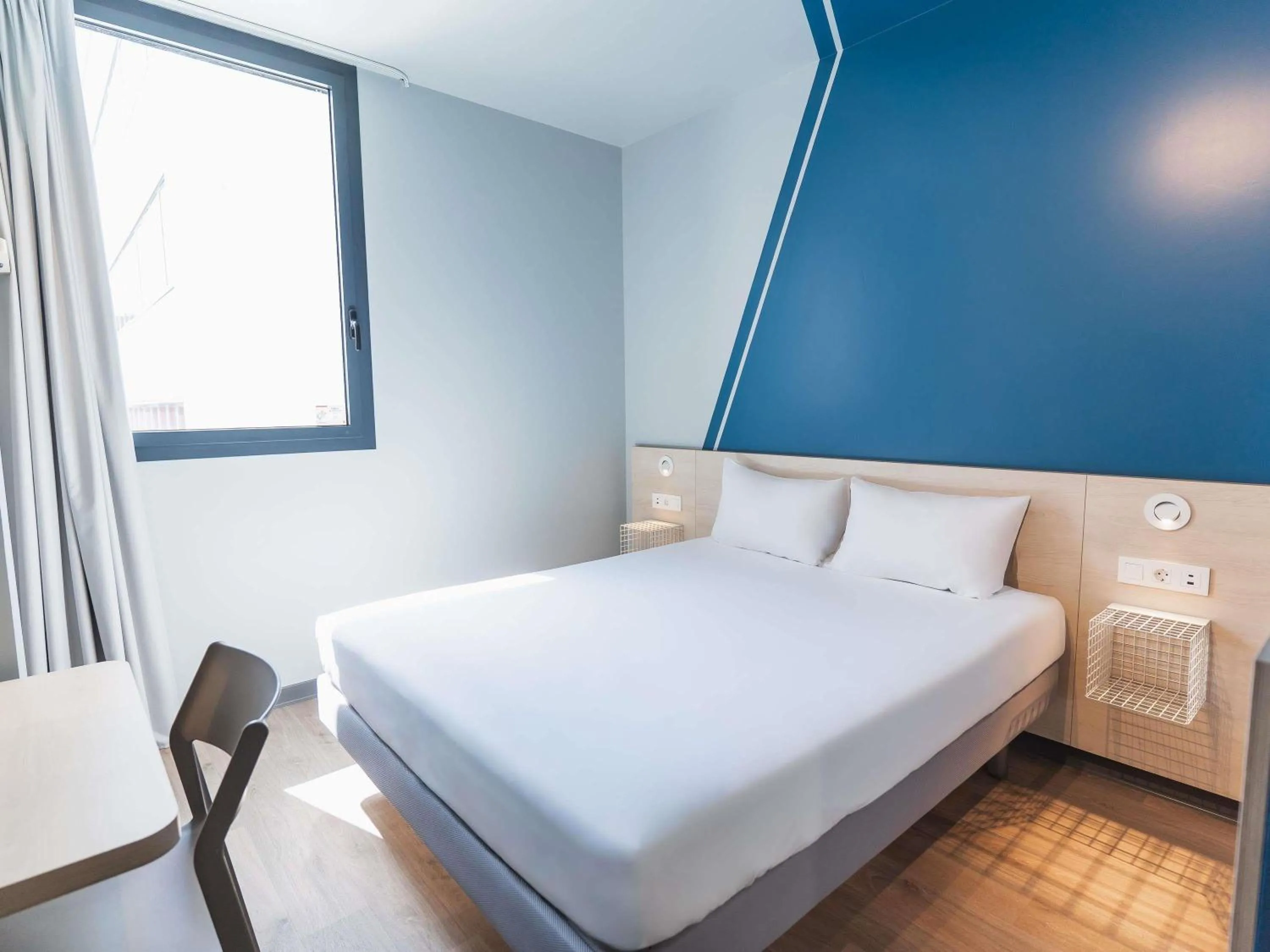 Bedroom, Bed in ibis budget Madrid Albasanz