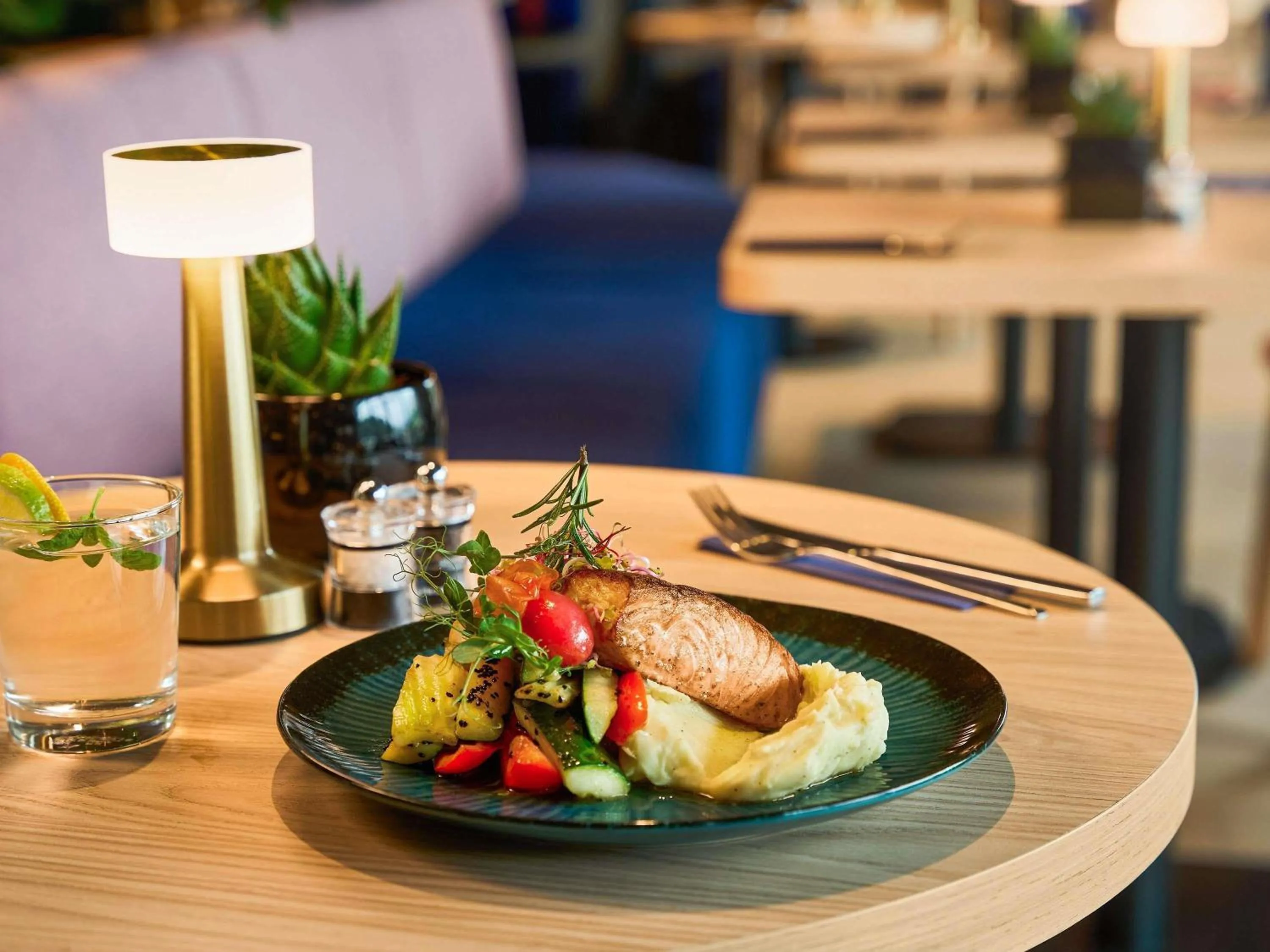 Restaurant/places to eat in ibis Styles Katowice Airport