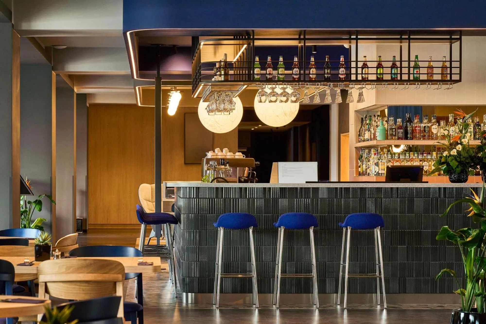 Lounge or bar in ibis Styles Katowice Airport