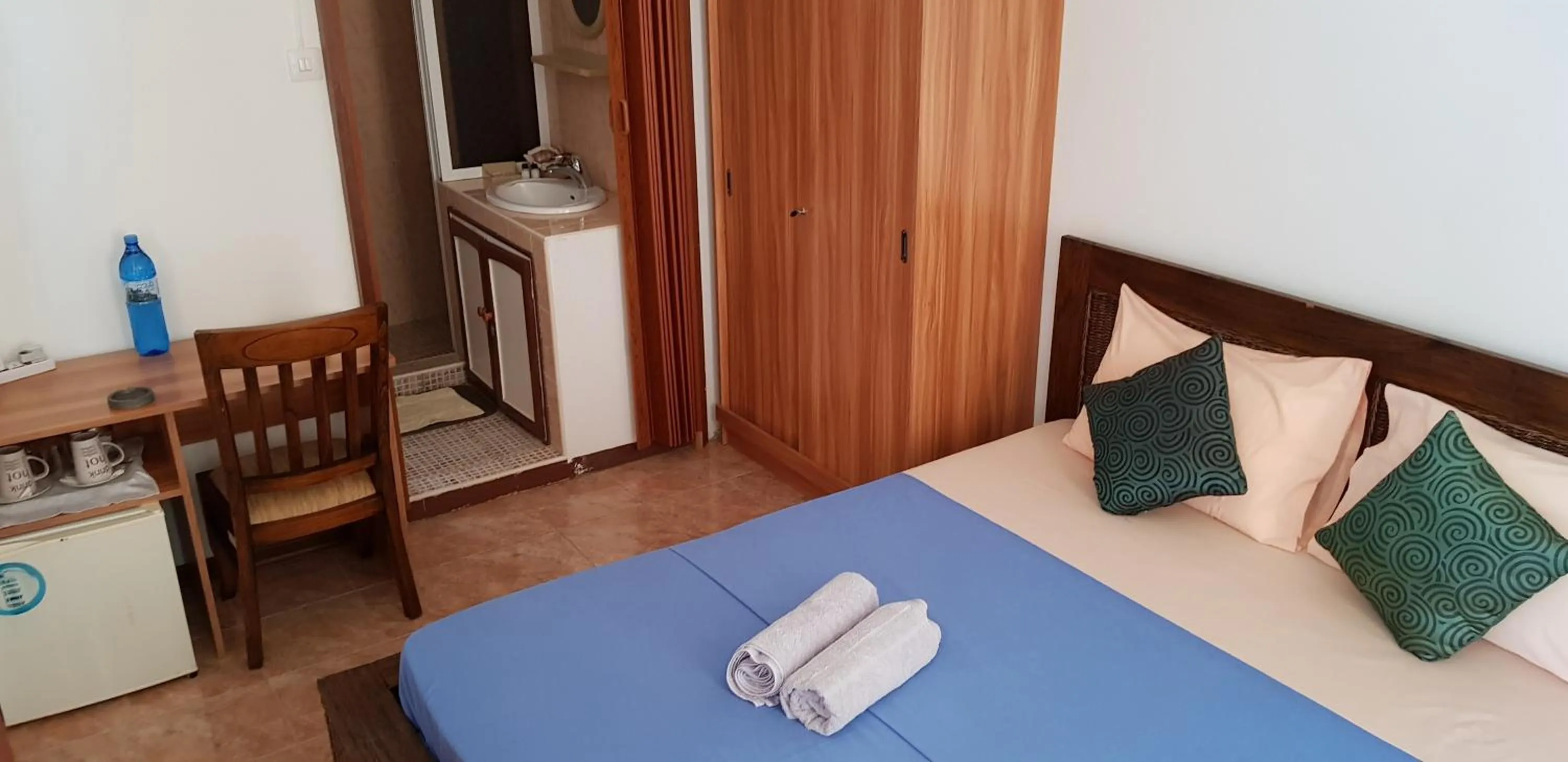 Photo of the whole room, Bed in LeBovallon B&B