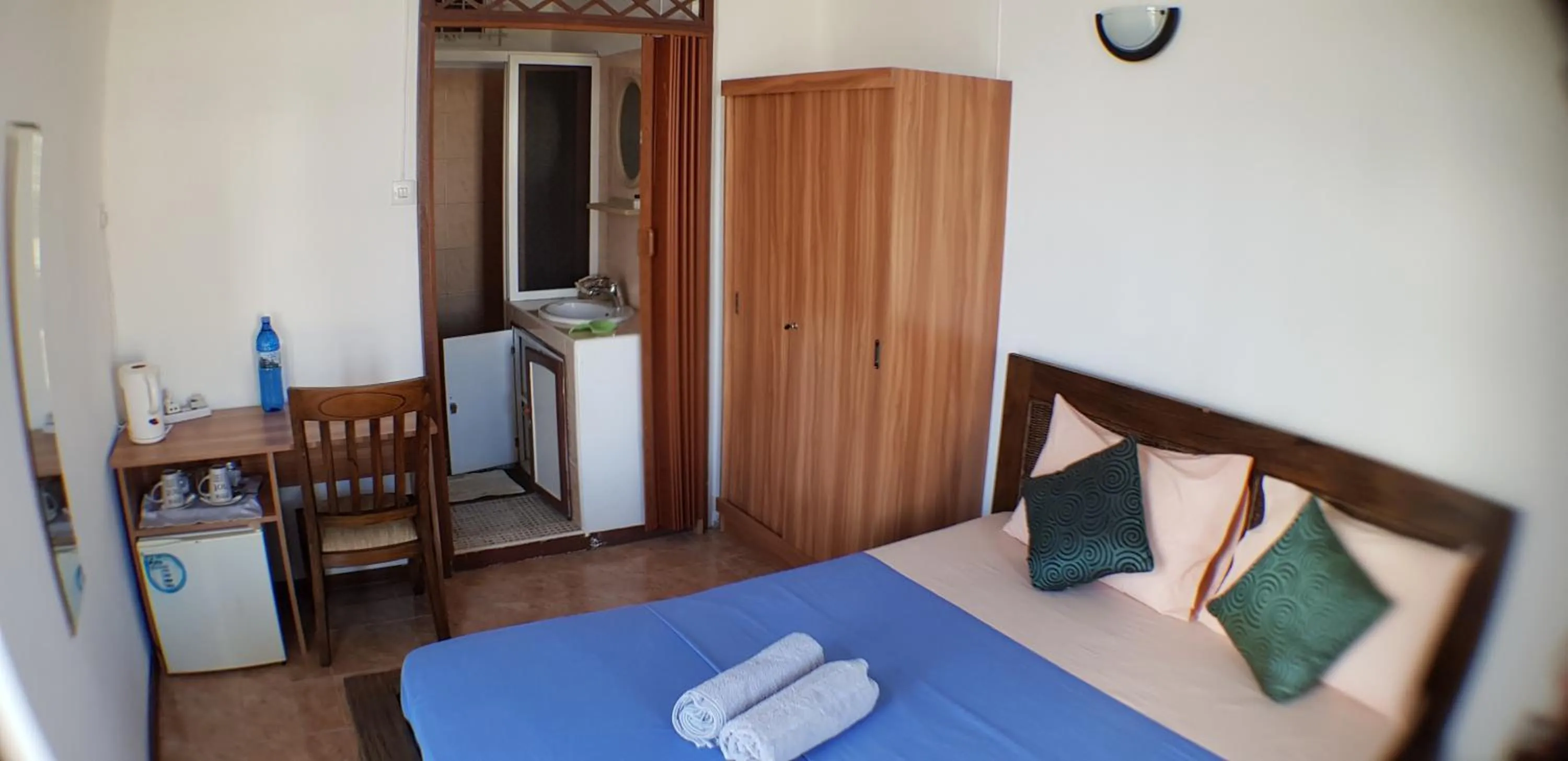 Photo of the whole room, Bed in LeBovallon B&B