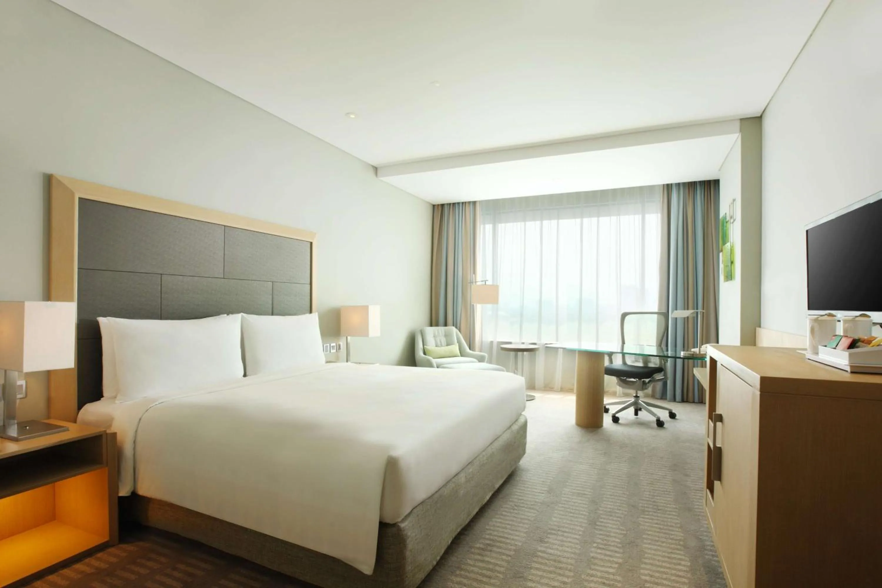 Bed in DoubleTree by Hilton Jakarta Kemayoran
