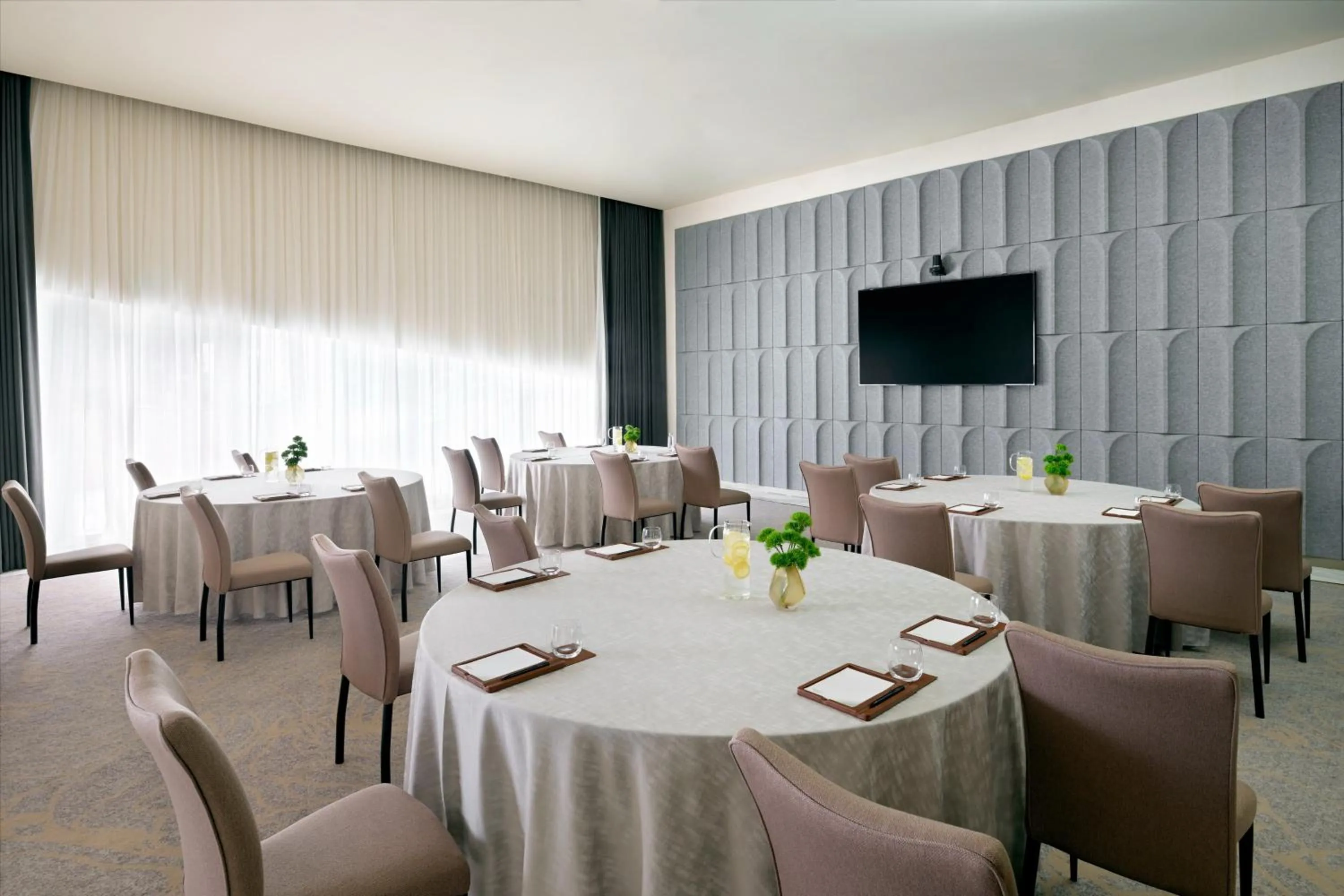 Meeting/conference room in Kimpton KAFD Riyadh by IHG