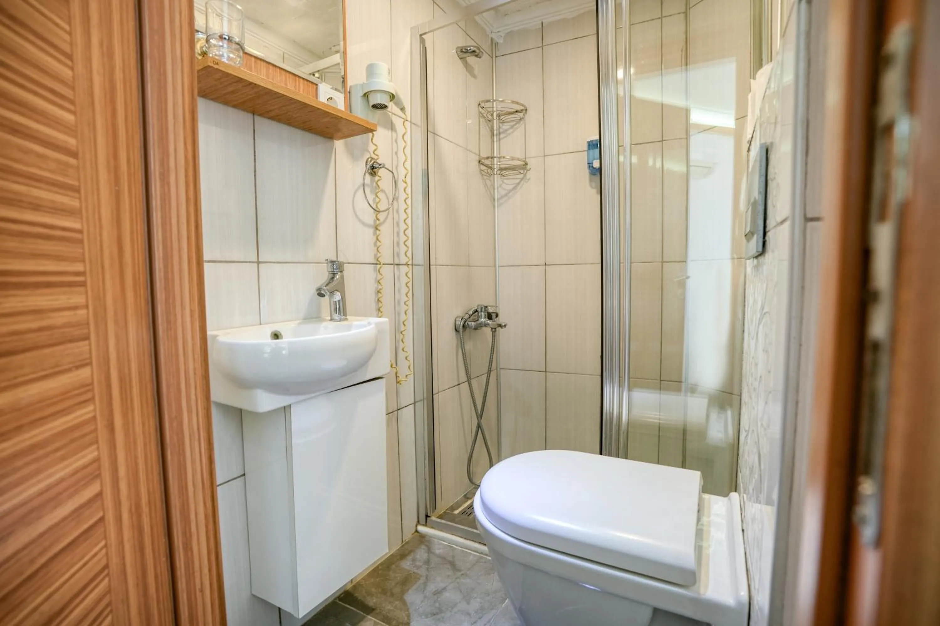 Shower in Viva Butik Sirkeci