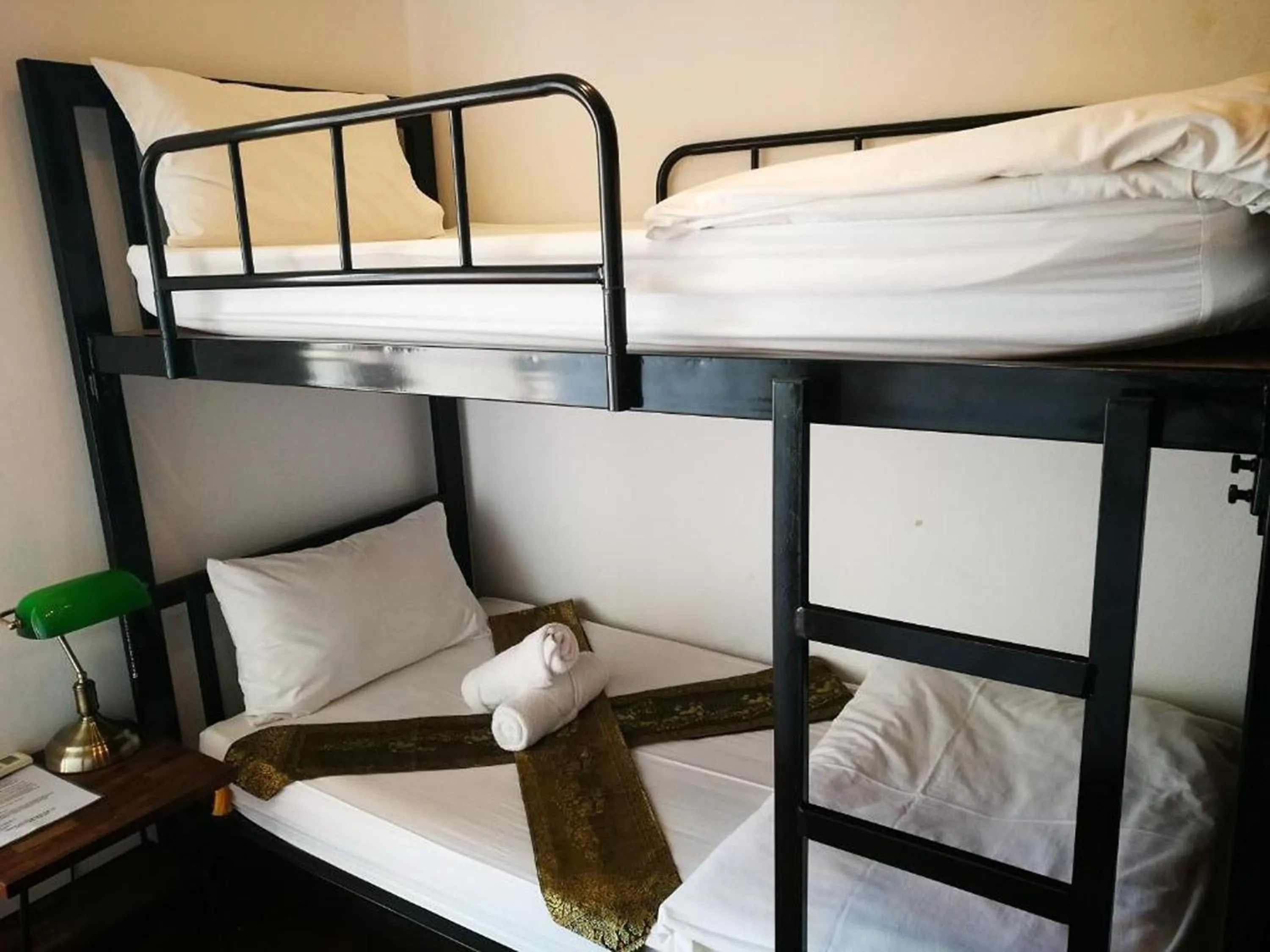 bunk bed, Bed in Ashi Poshtel