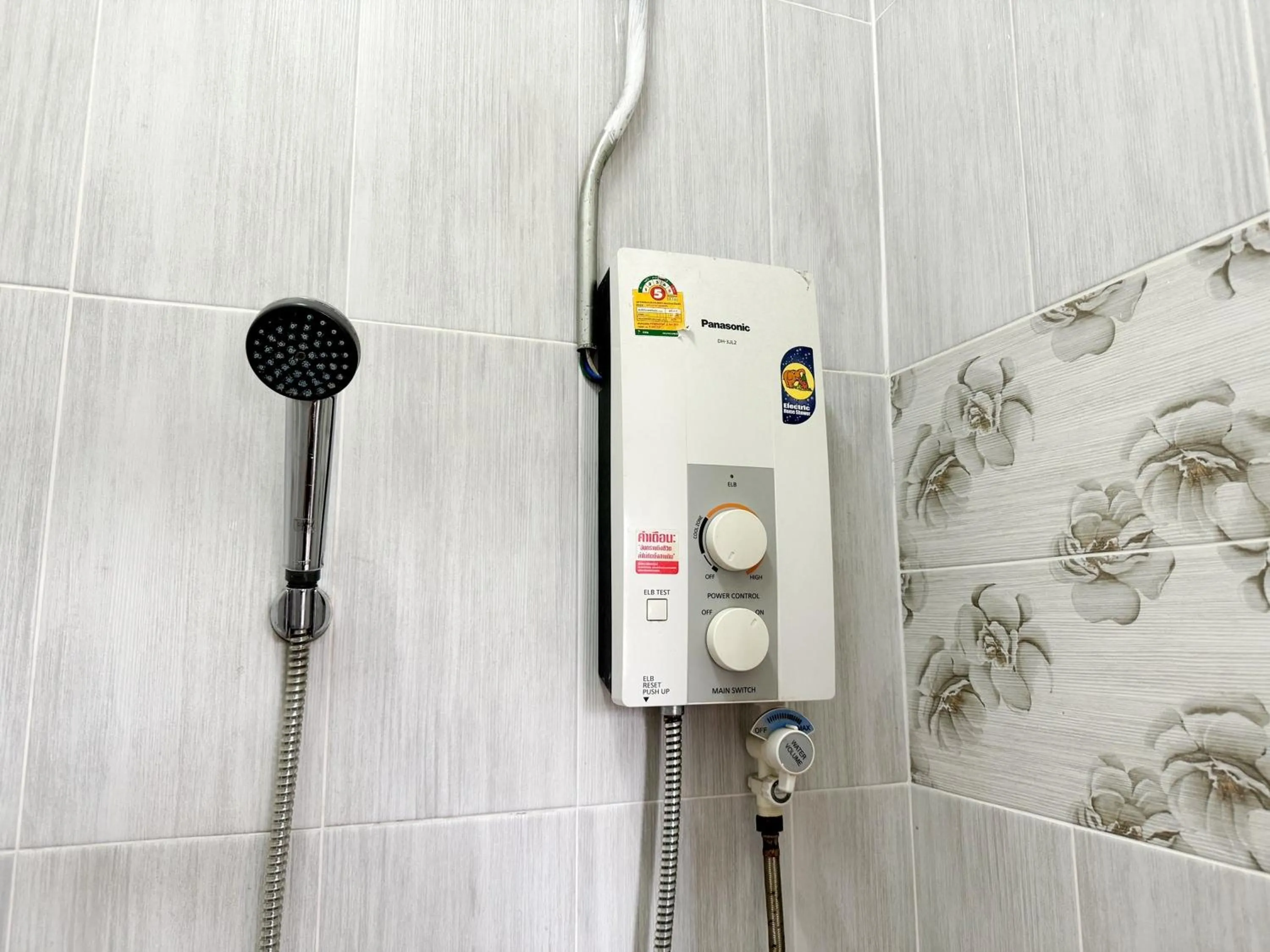 Shower in Ashi Poshtel