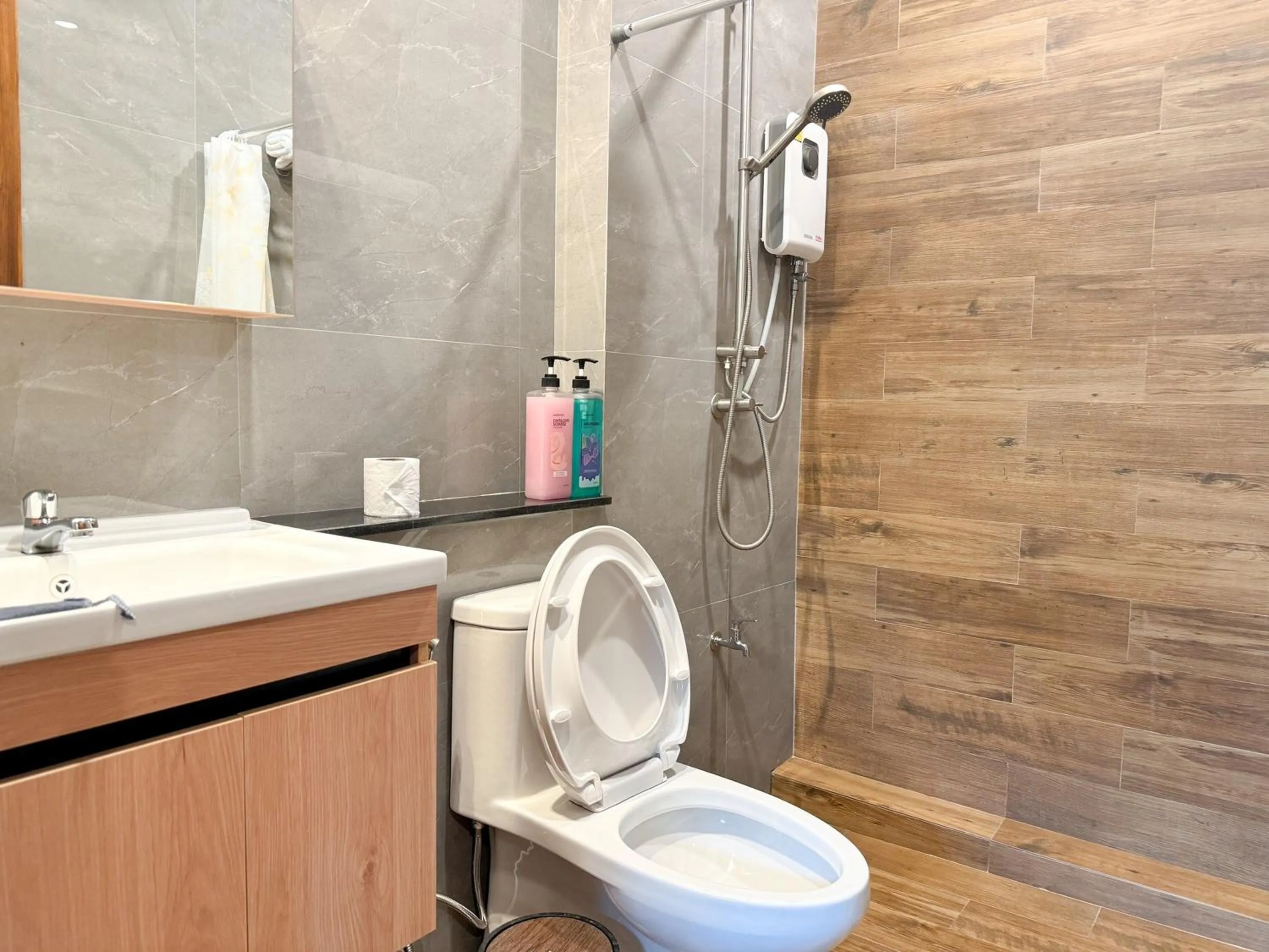 Bathroom in Ashi Poshtel