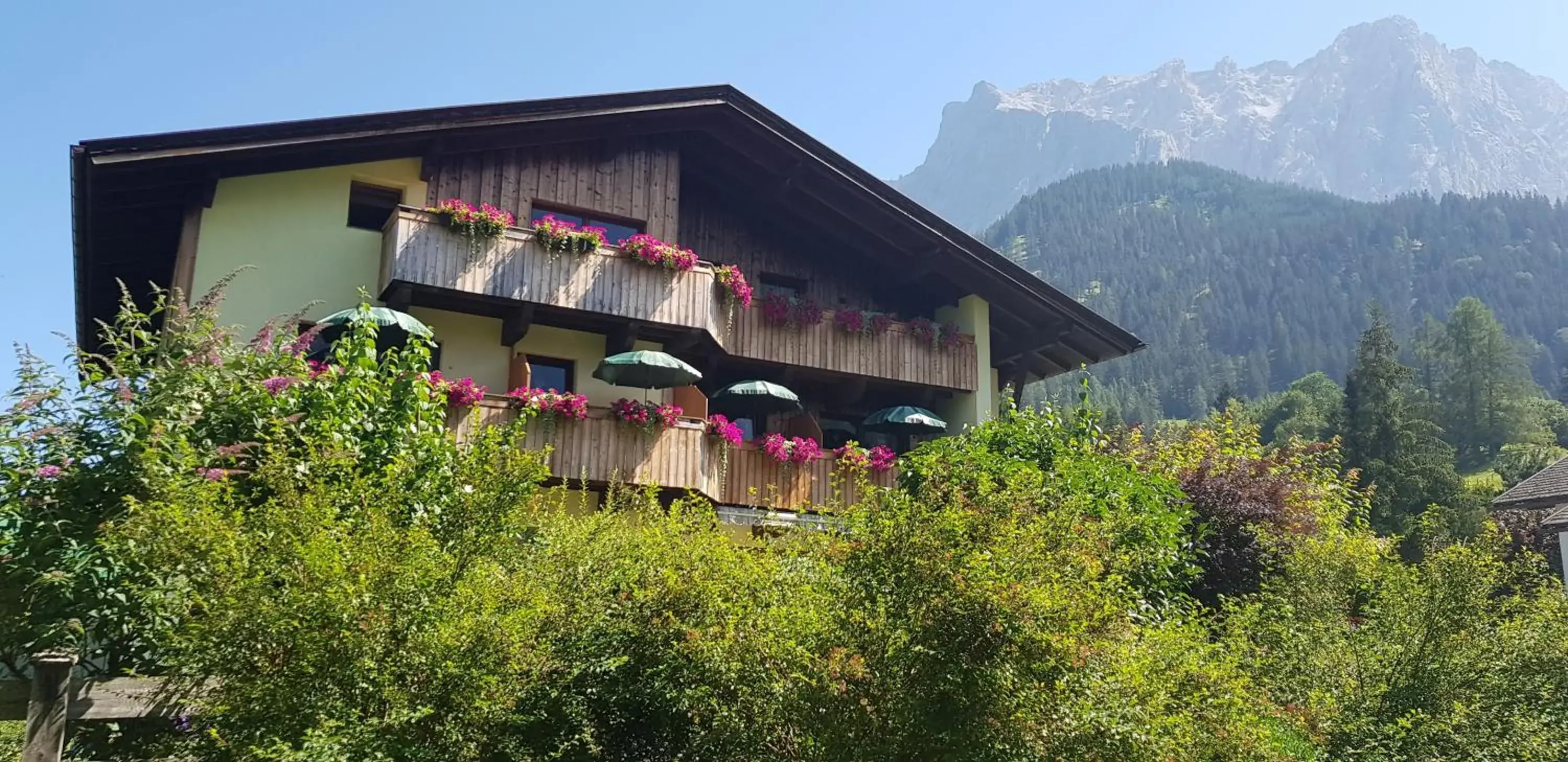 Gästehaus Schoeneweiß Gästehaus Schoeneweiß