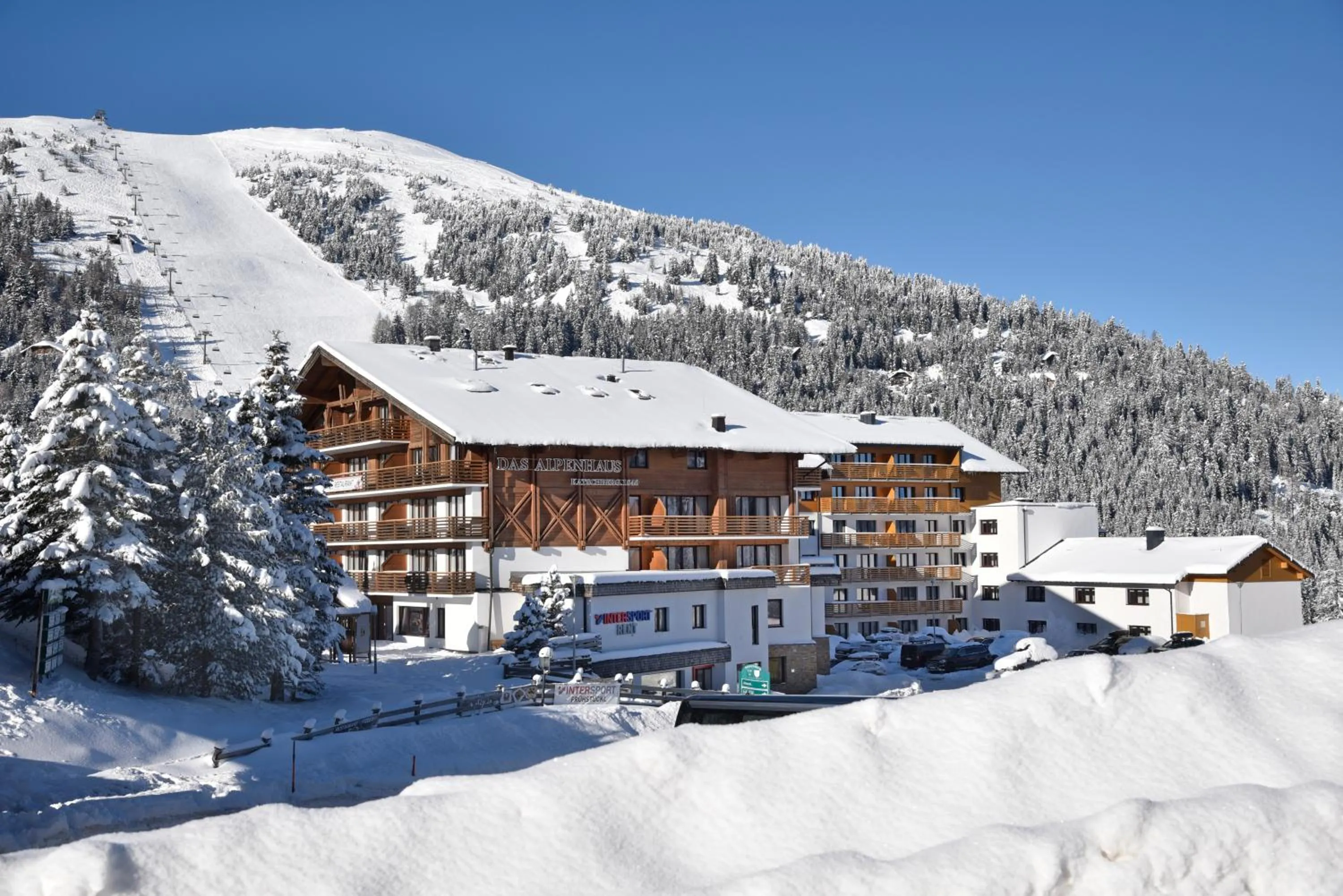 Property building in Das Alpenhaus Katschberg 1640 inkl Lungau Card