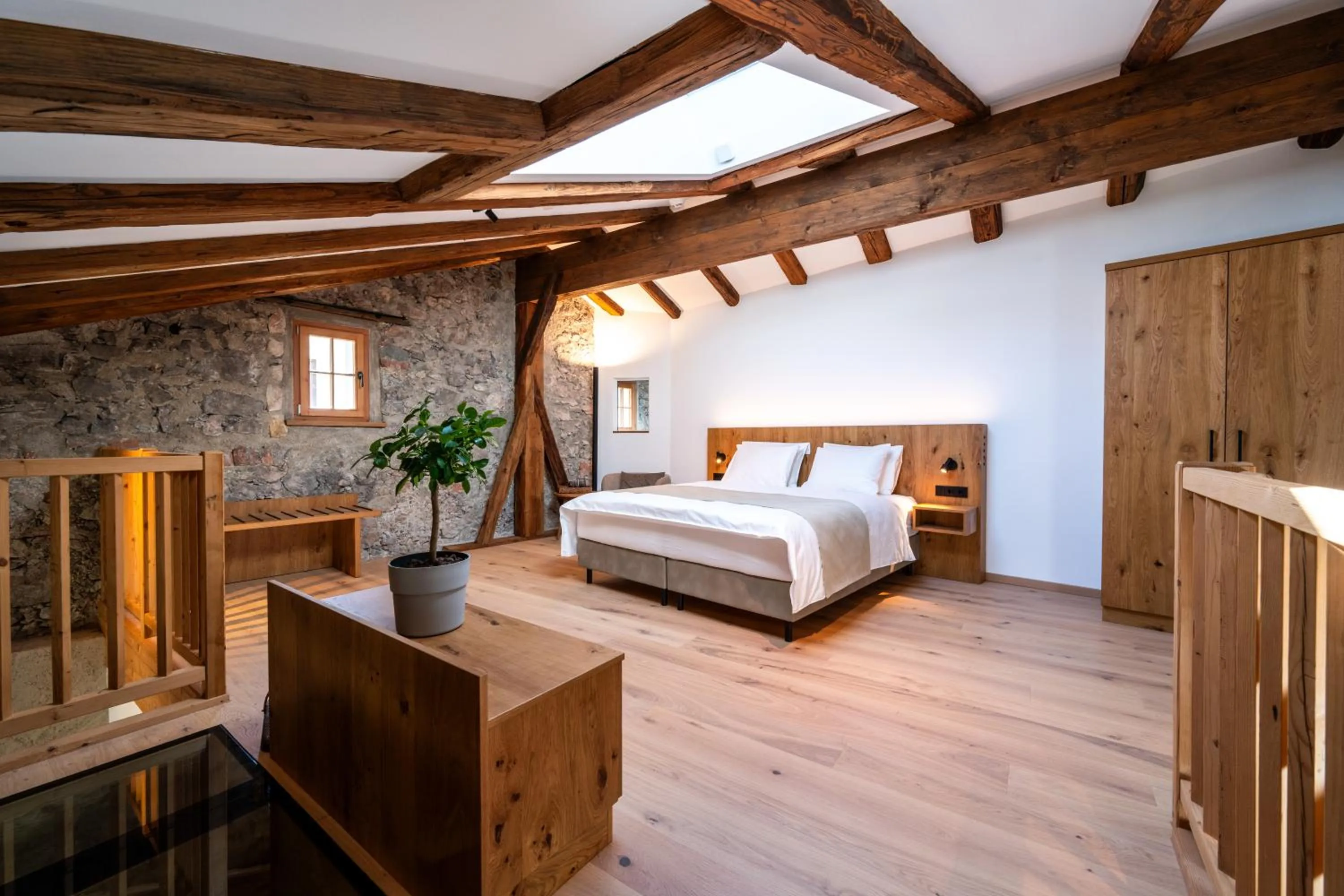 Bedroom, Bed in Hotel Traube Rattenberg