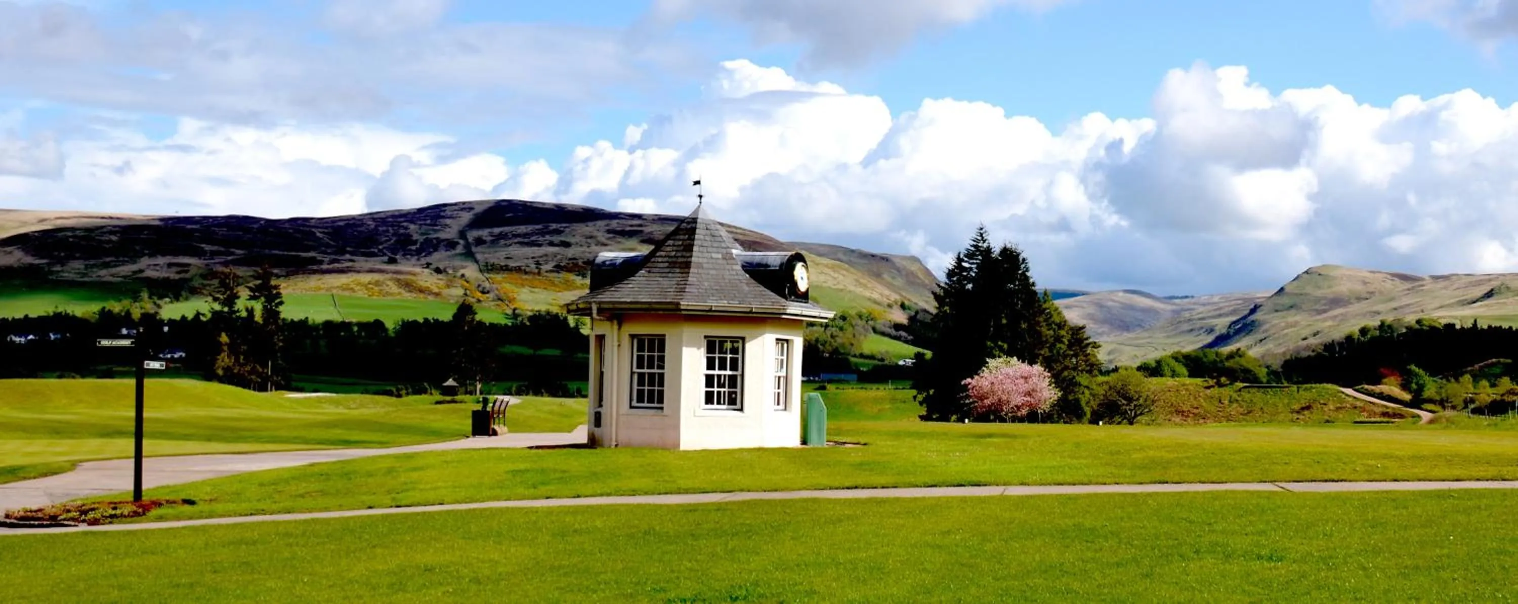 Golfcourse in Persie Croft Bed & Breakfast