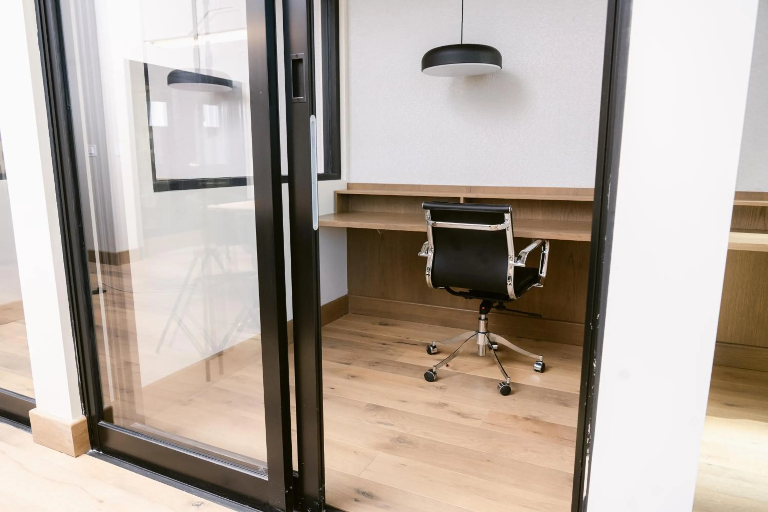 Business facilities in Anthem House Huntsville MidCity, powered by Placemakr