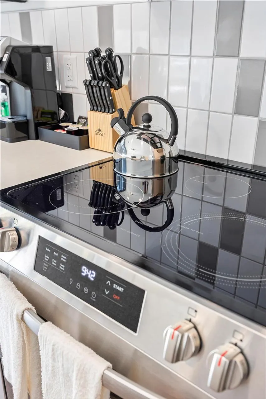 stove in Anthem House Huntsville MidCity, powered by Placemakr