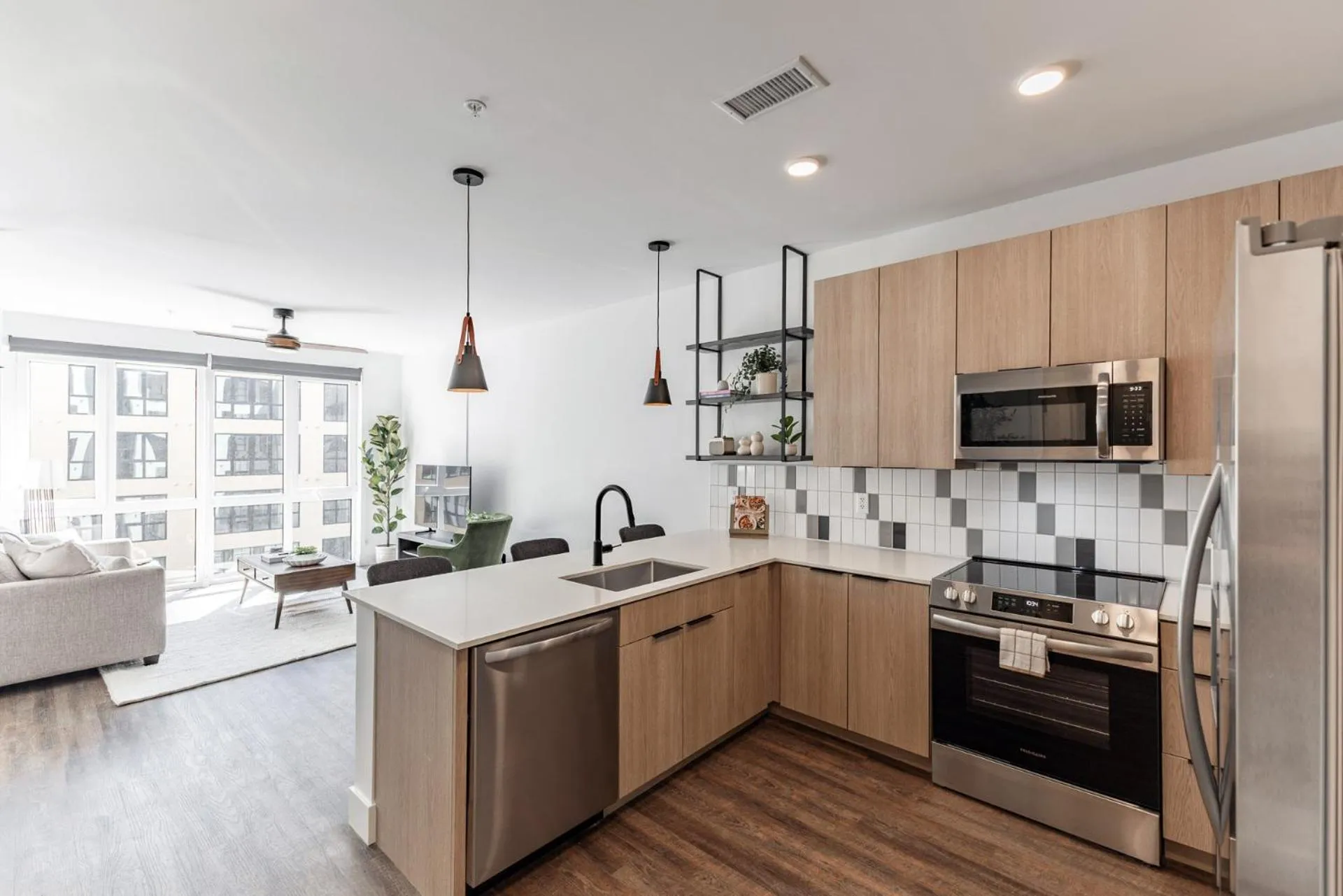 Kitchen or kitchenette in Anthem House Huntsville MidCity, powered by Placemakr