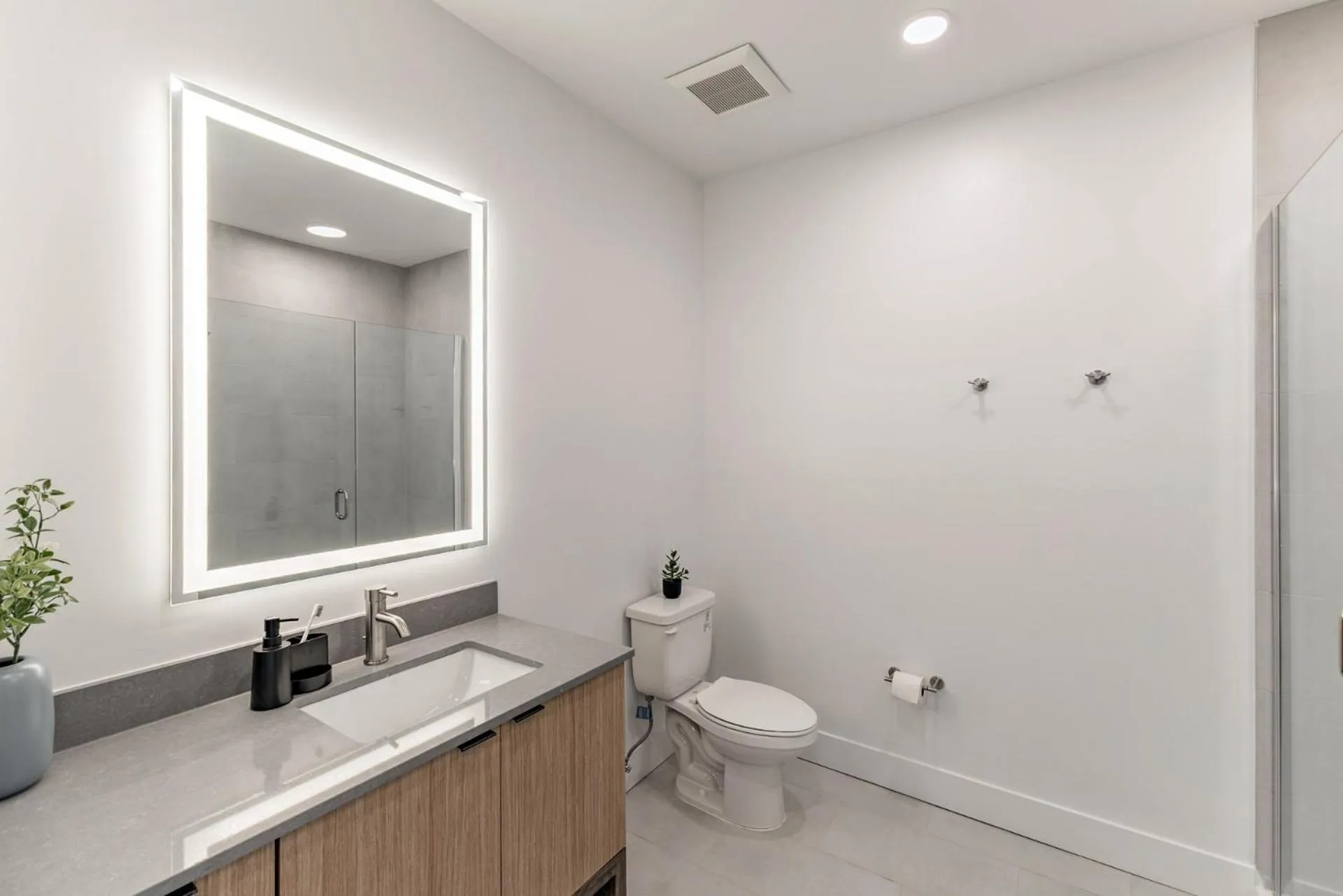 Toilet in Anthem House Huntsville MidCity, powered by Placemakr