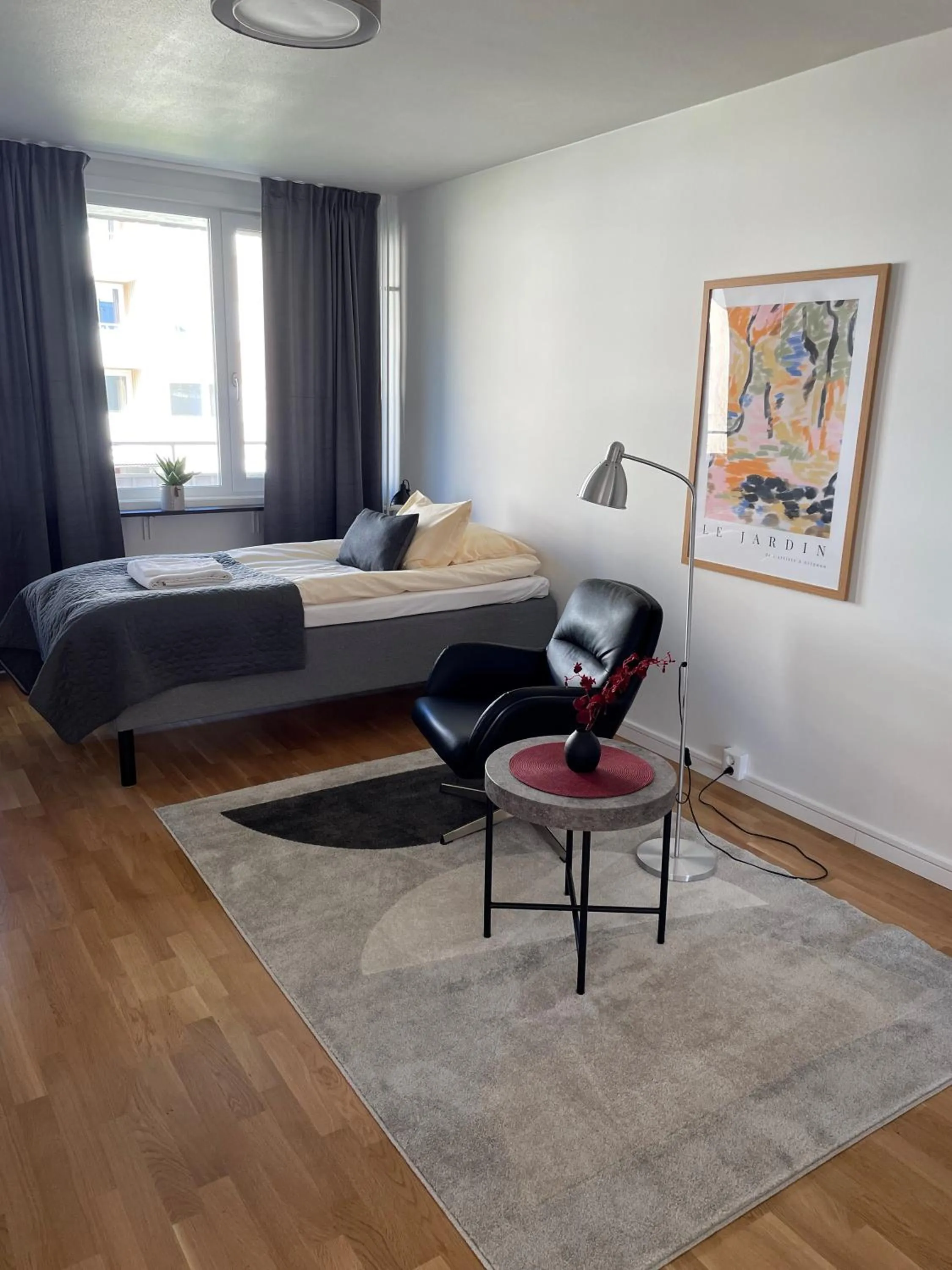 Bed in RS Lägenhetshotell Skövde