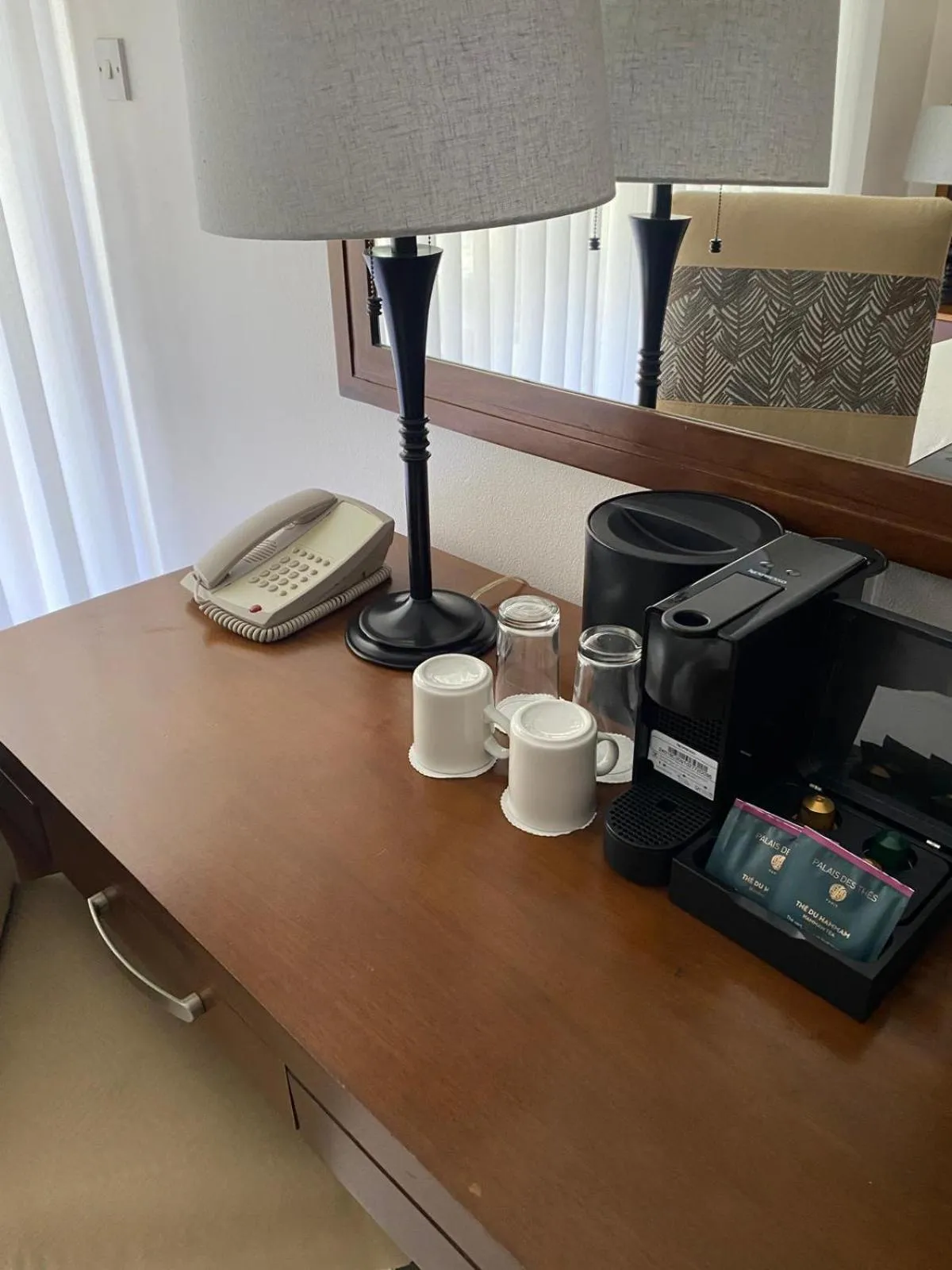 Coffee/tea facilities, Bed in Hôtel Le Roy