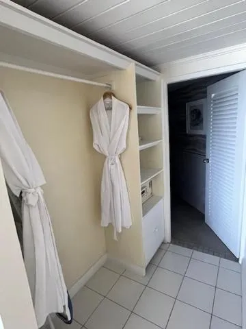 wardrobe in Hôtel Le Roy