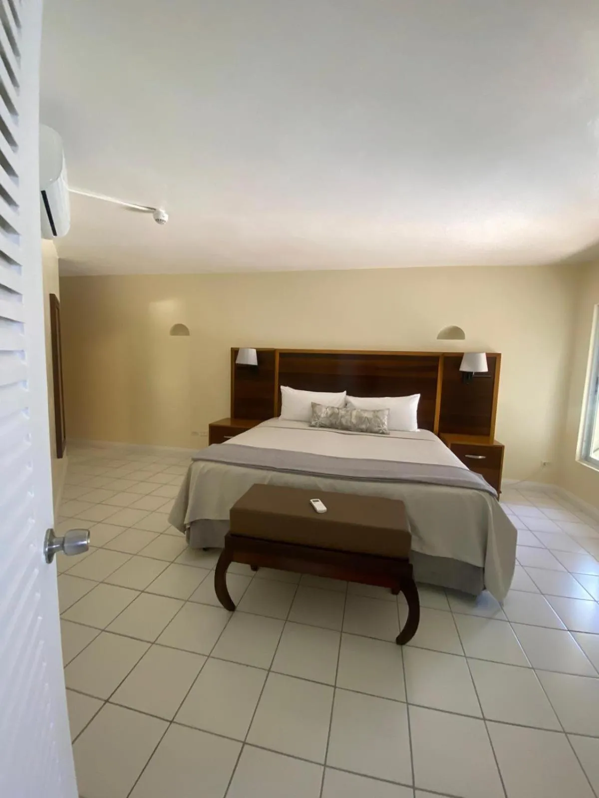 Bedroom, Bed in Hôtel Le Roy