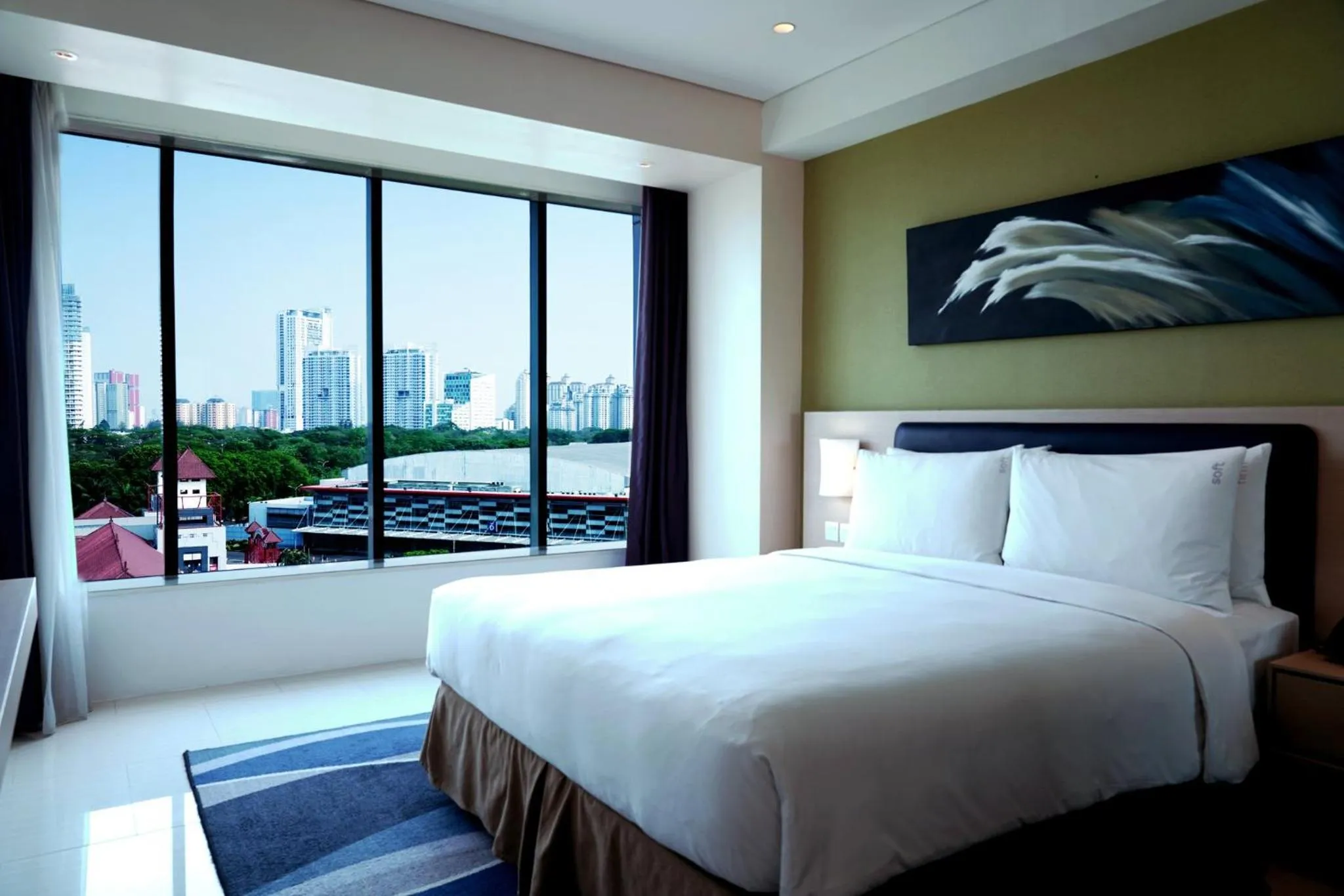 Photo of the whole room, Bed in Holiday Inn Express Jakarta International Expo by IHG