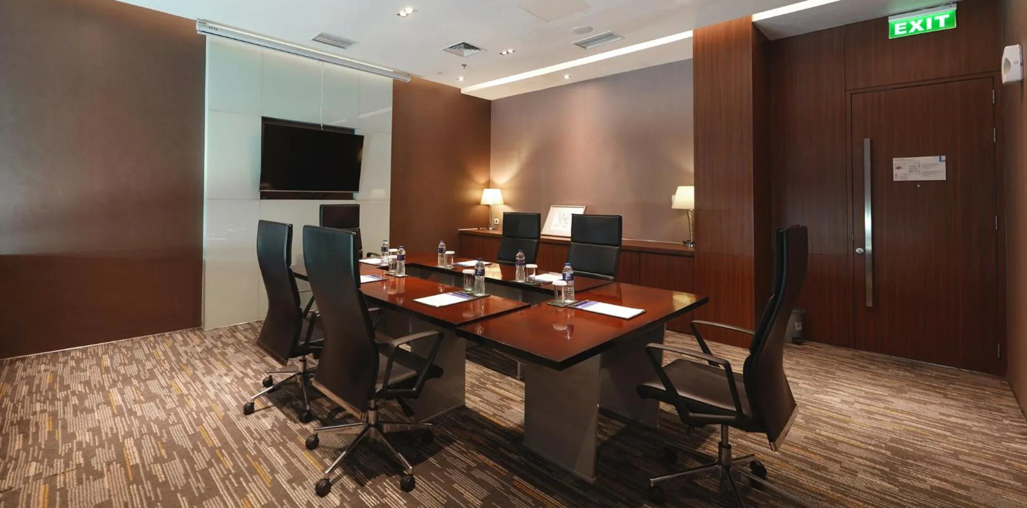 Meeting/conference room in Holiday Inn Express Jakarta International Expo by IHG