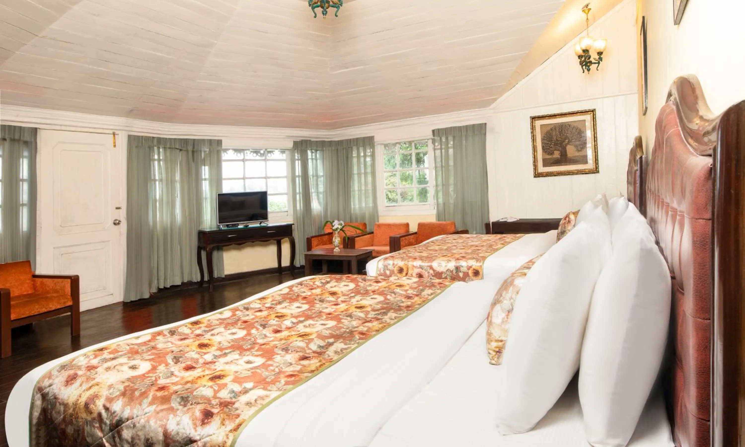 Bed in Summit Swiss Heritage Resort & Spa