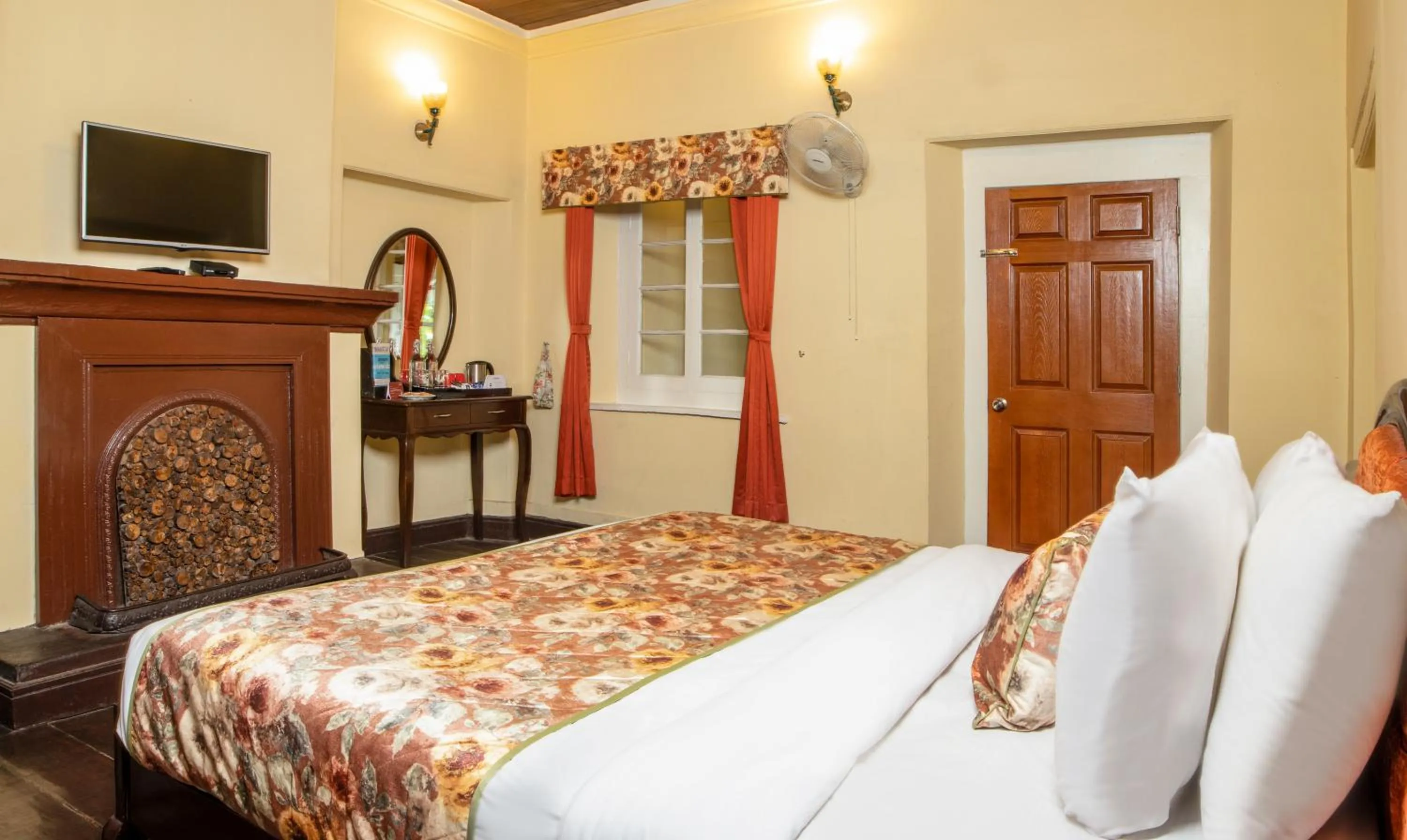 Bed in Summit Swiss Heritage Resort & Spa