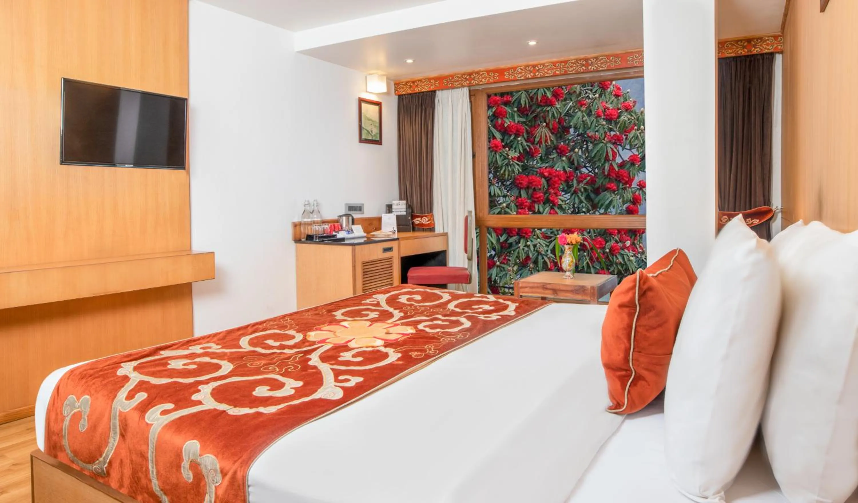 Bed in Summit Swiss Heritage Resort & Spa