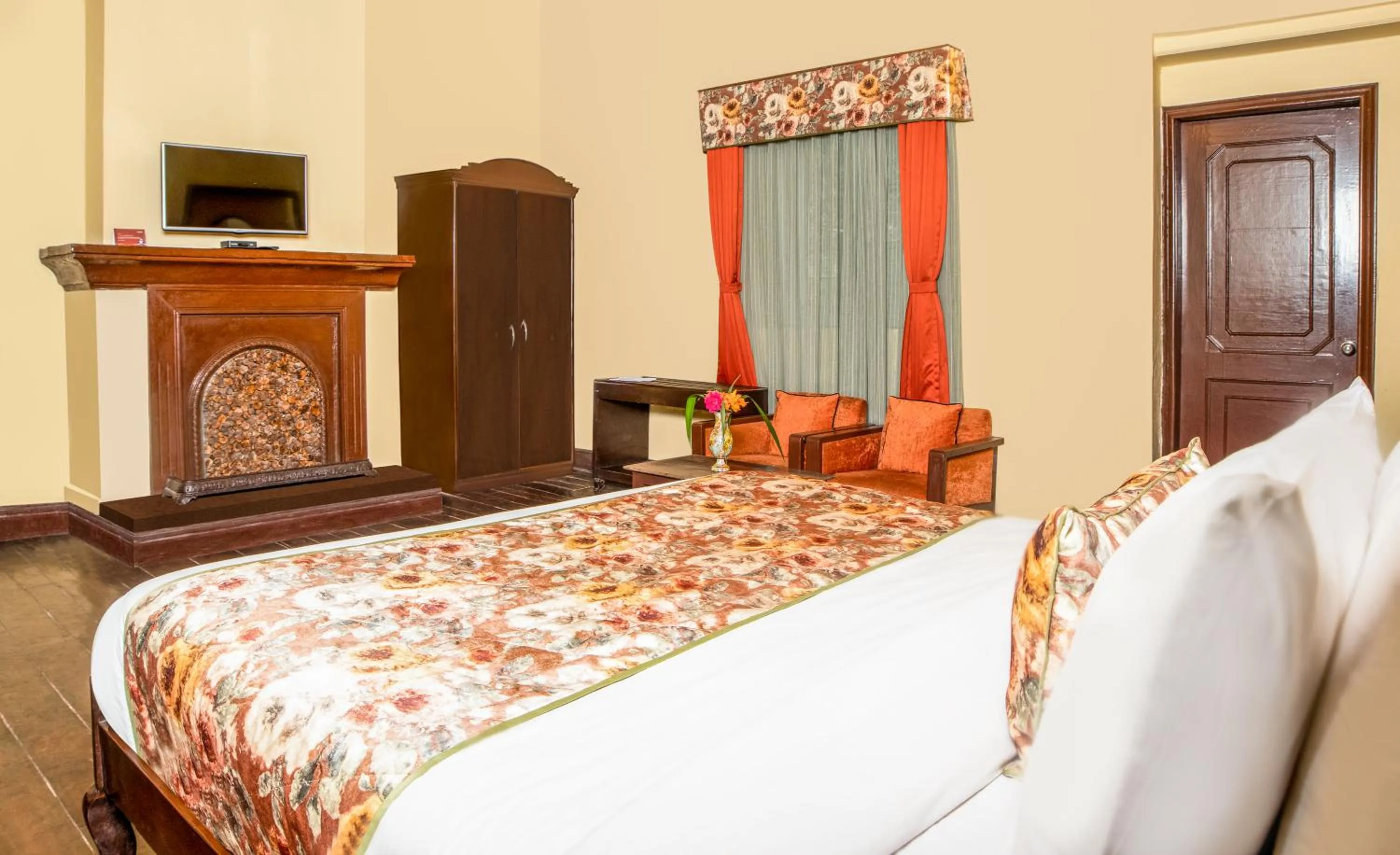 Bed in Summit Swiss Heritage Resort & Spa