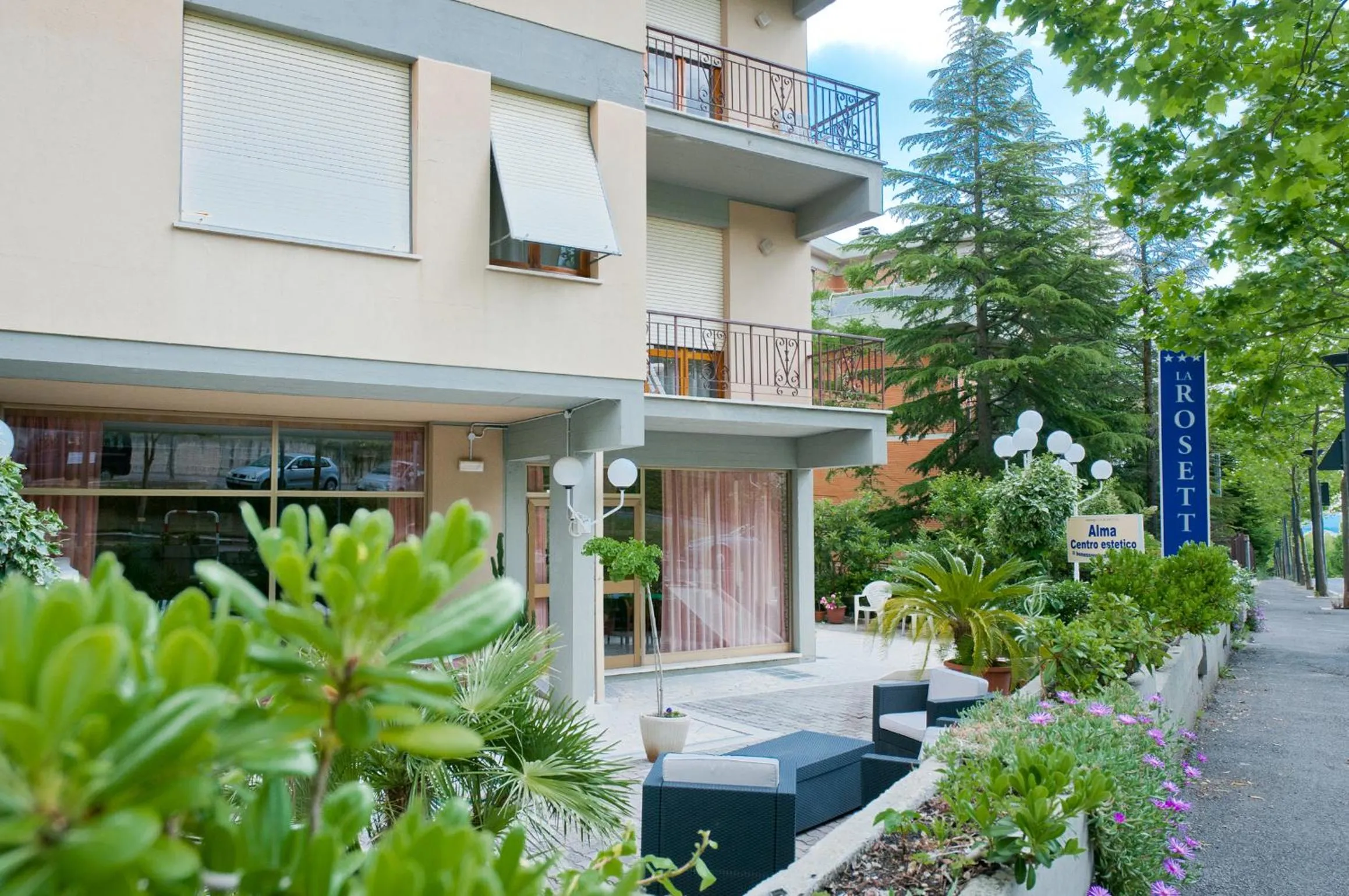 Facade/entrance in Albergo La Rosetta