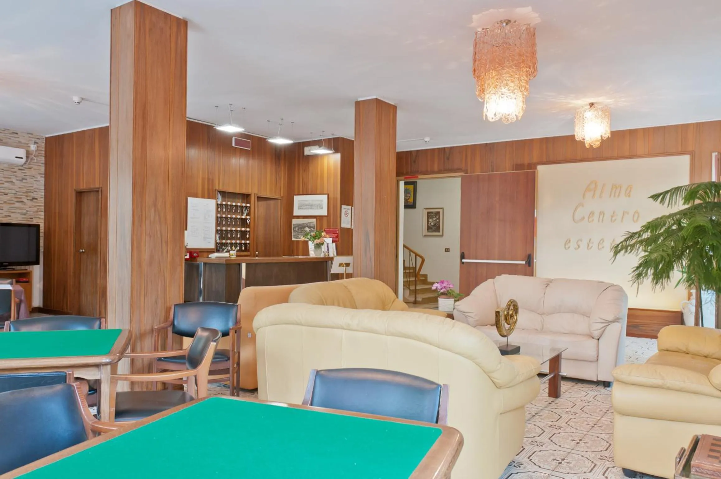 Communal lounge/ TV room in Albergo La Rosetta