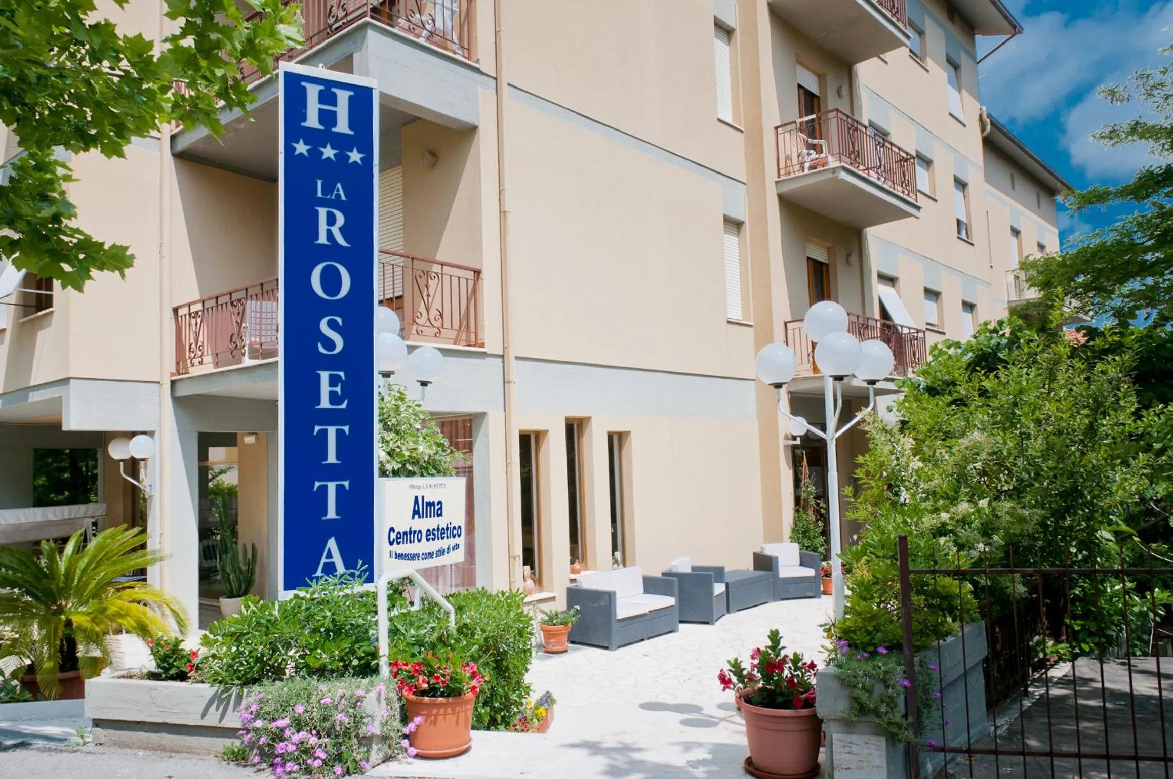 Facade/entrance in Albergo La Rosetta