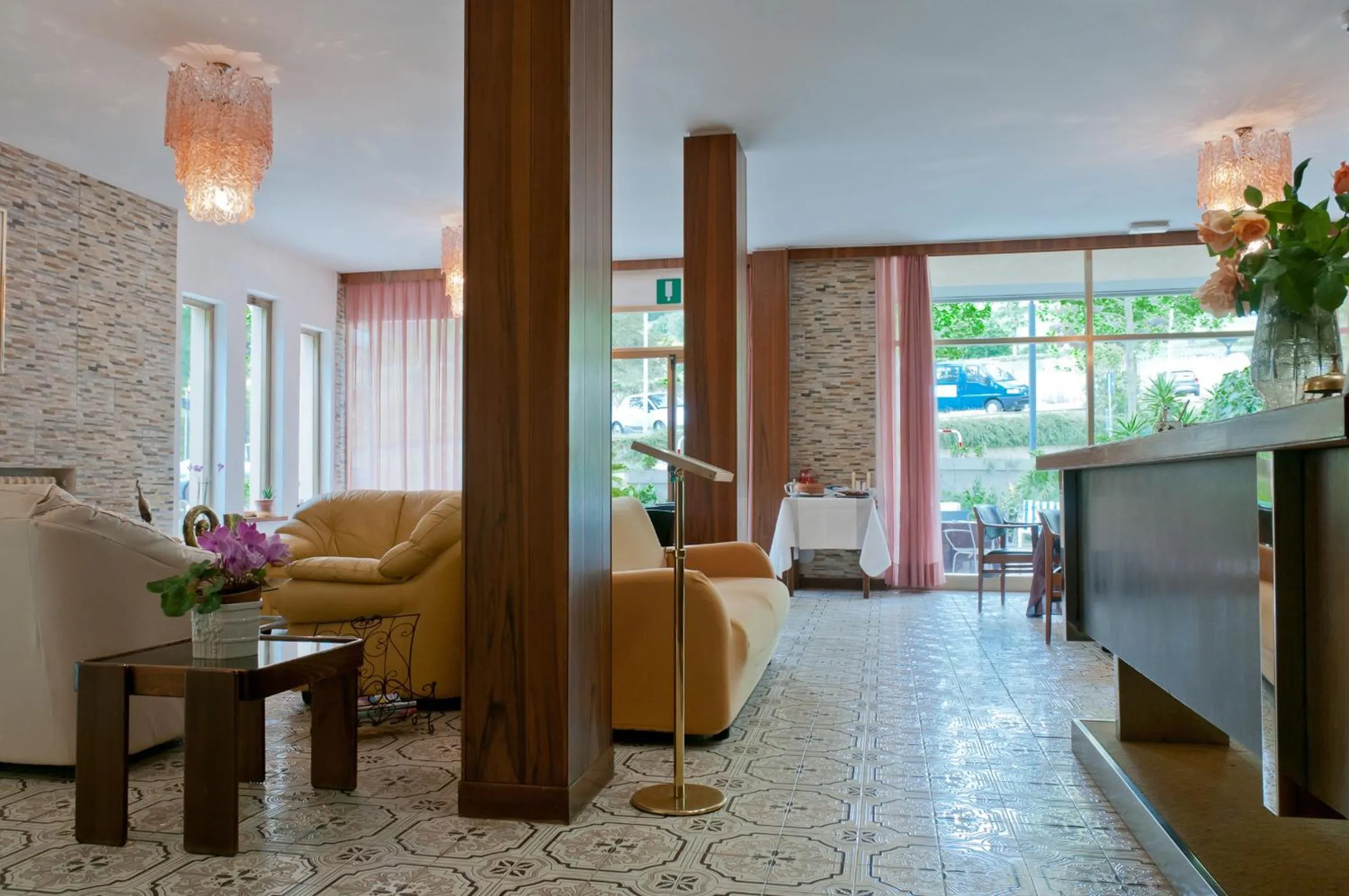 Communal lounge/ TV room in Albergo La Rosetta