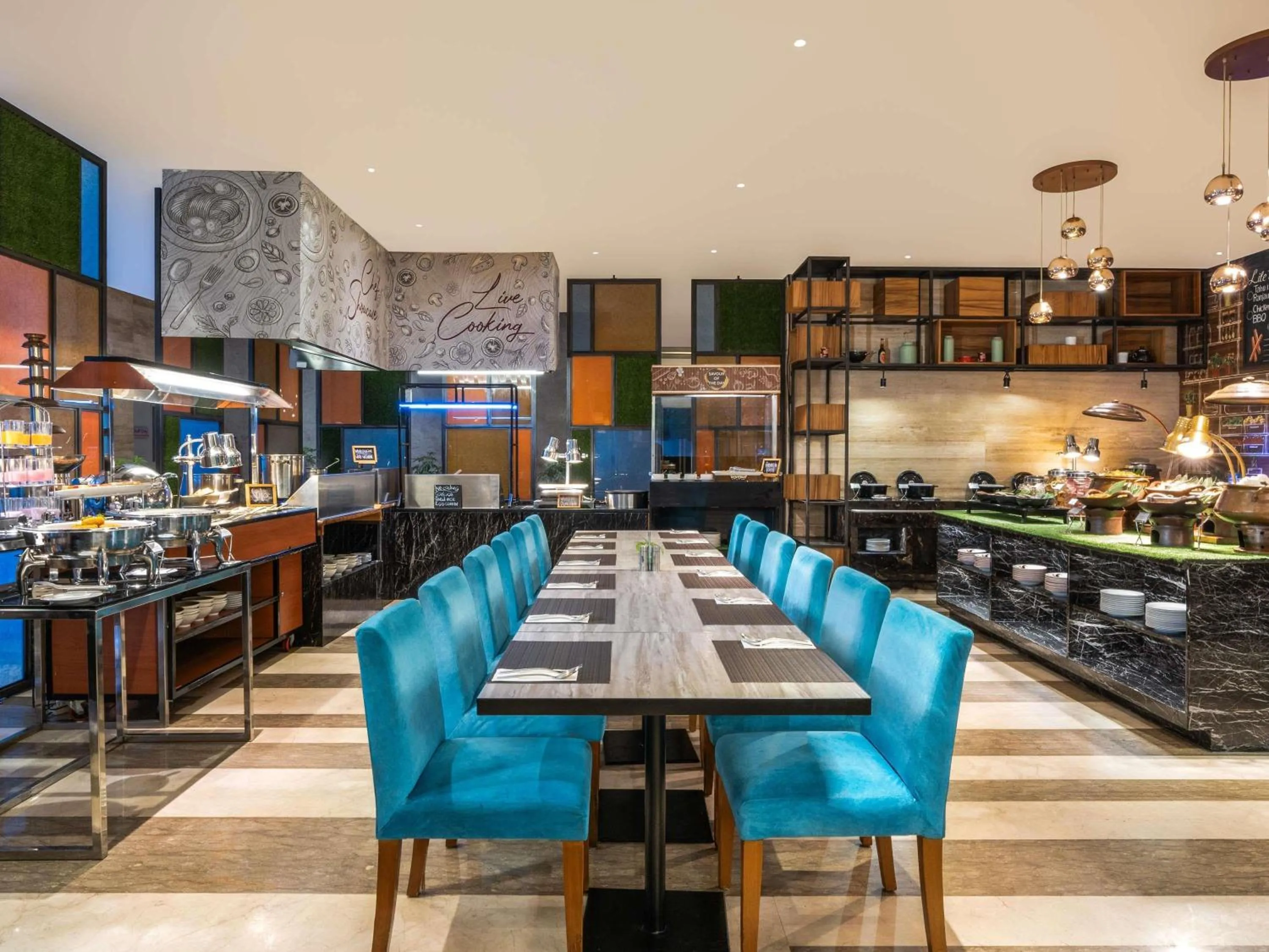 Restaurant/places to eat in Mercure Jakarta Cikini