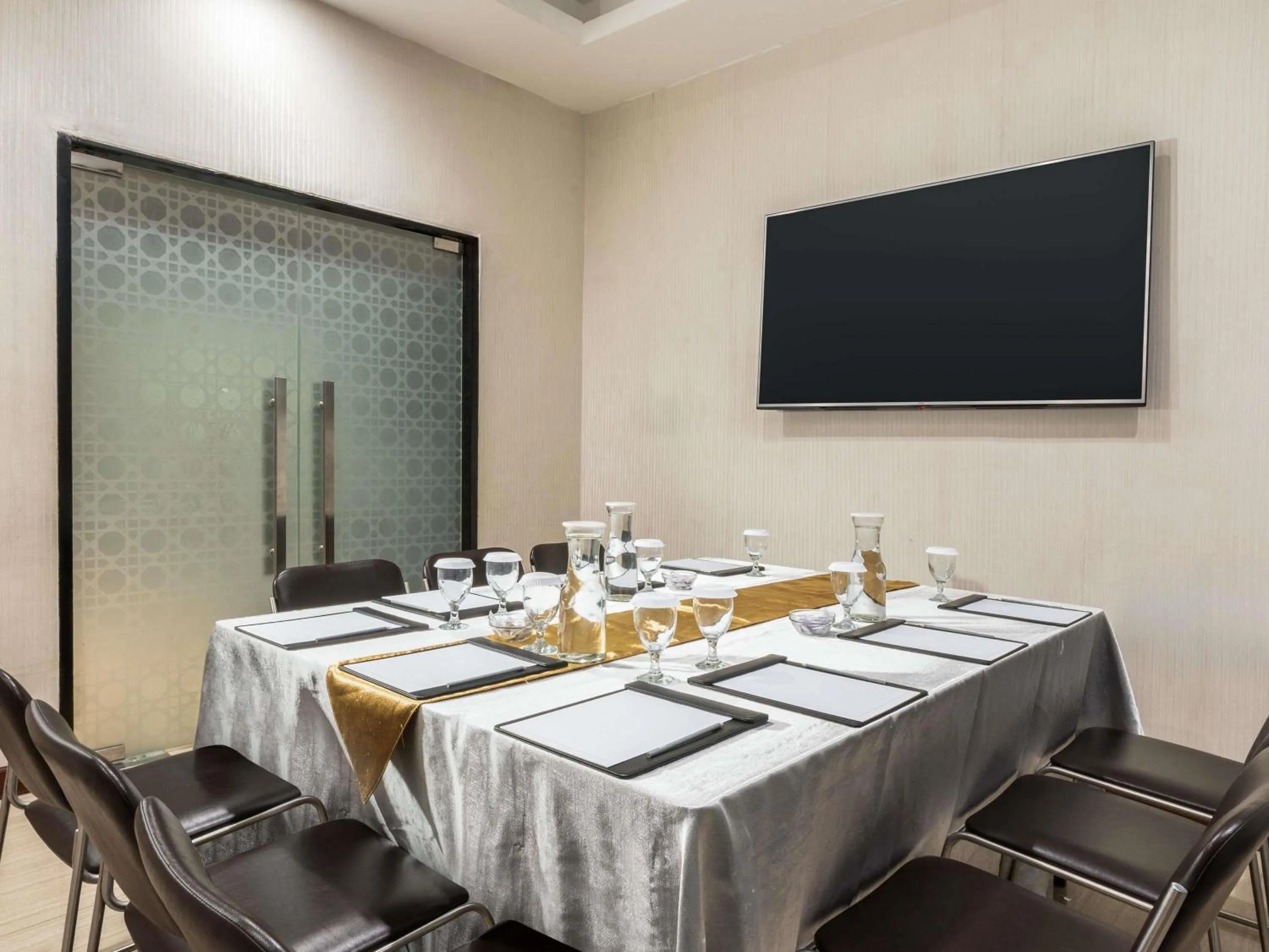 Business facilities in Mercure Jakarta Cikini